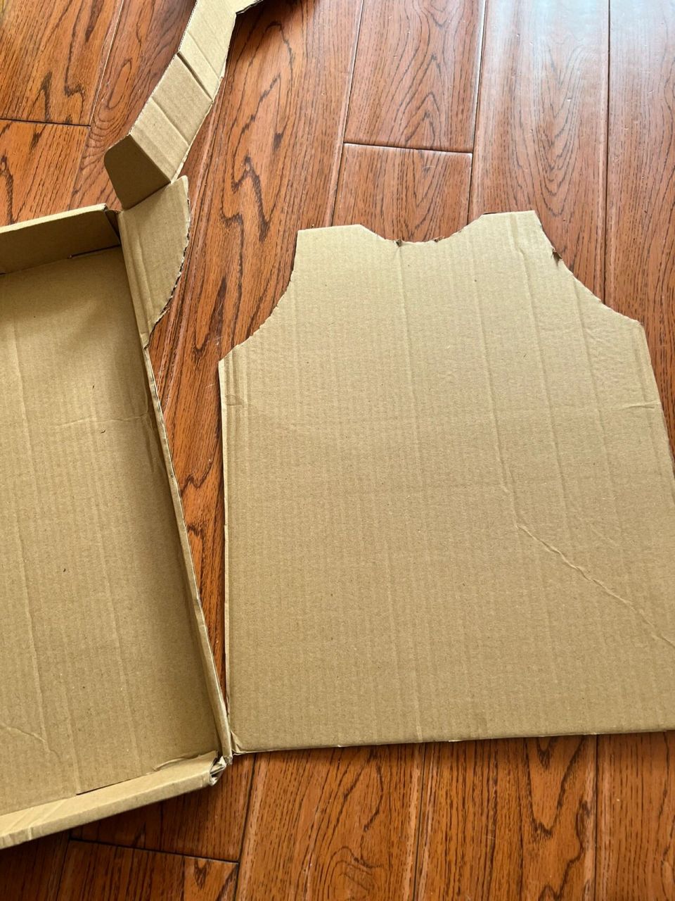 幼儿园手工服装秀 幼儿园的纸活动月,要求废物利用,给孩子制作一身