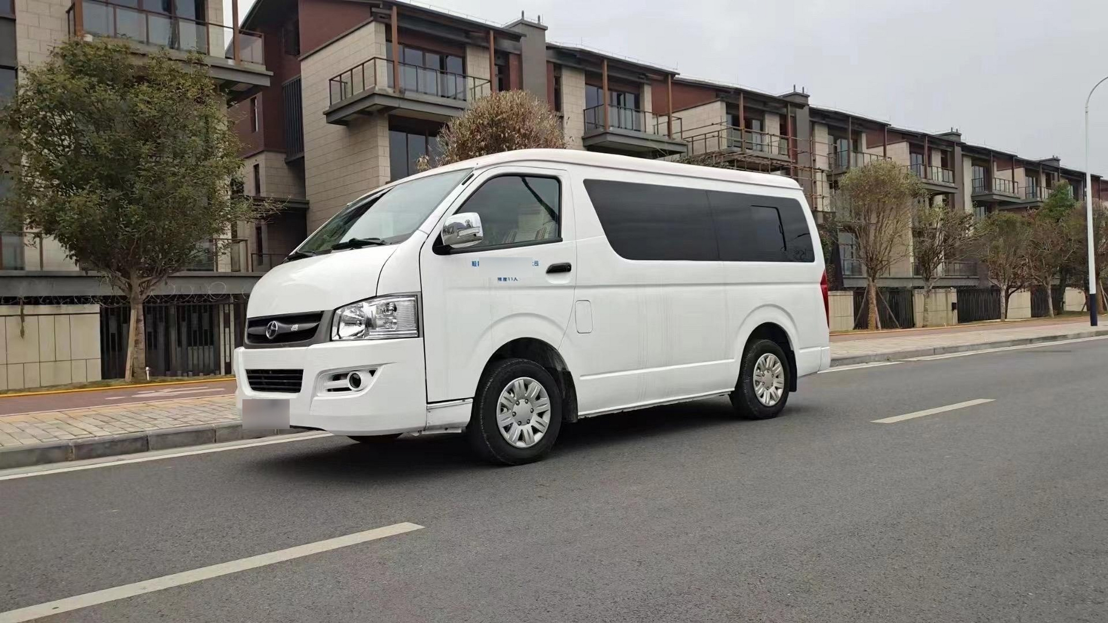 16年九龙11座黄牌,旅游接待精品,2.0l汽油,只要3个多点开回家车