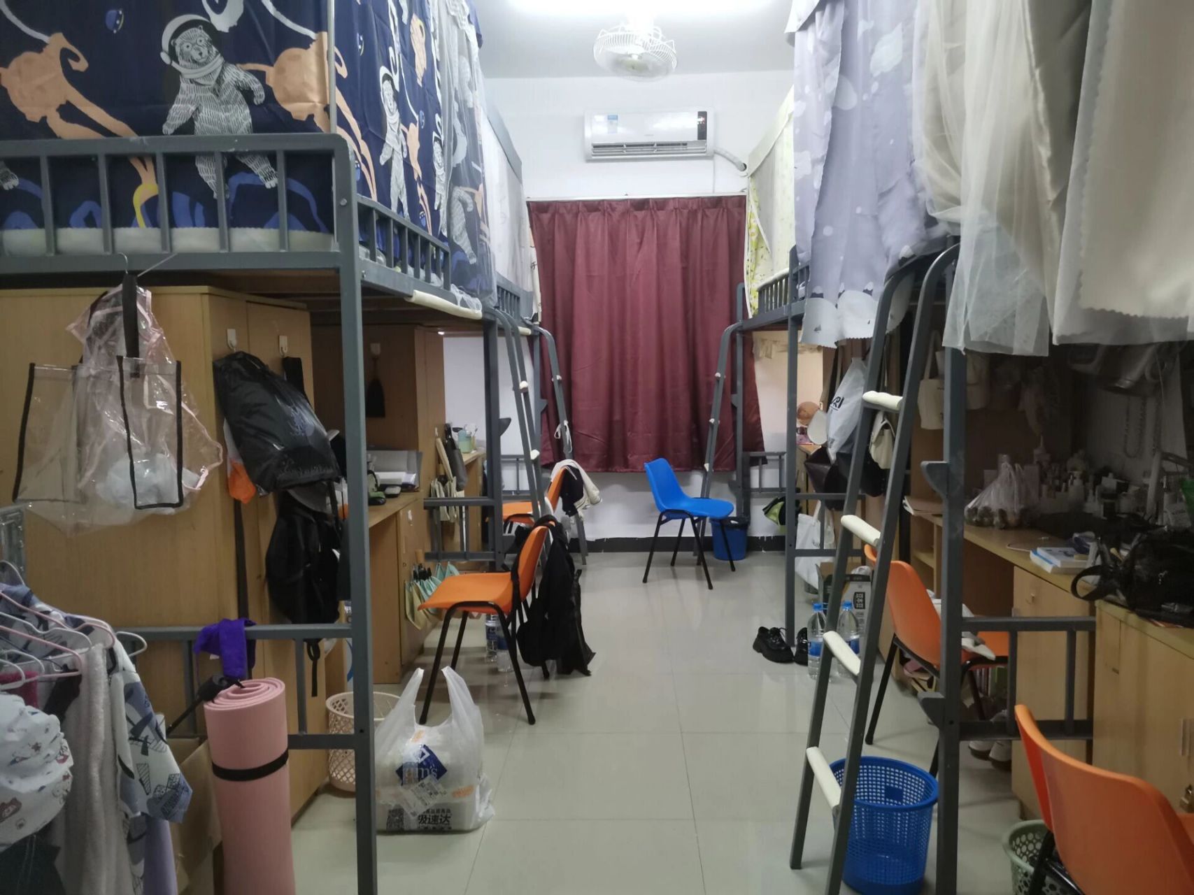 仰恩大学宿舍长啥样 来看看仰恩宿舍,宿舍大部分五人间,一些四人间