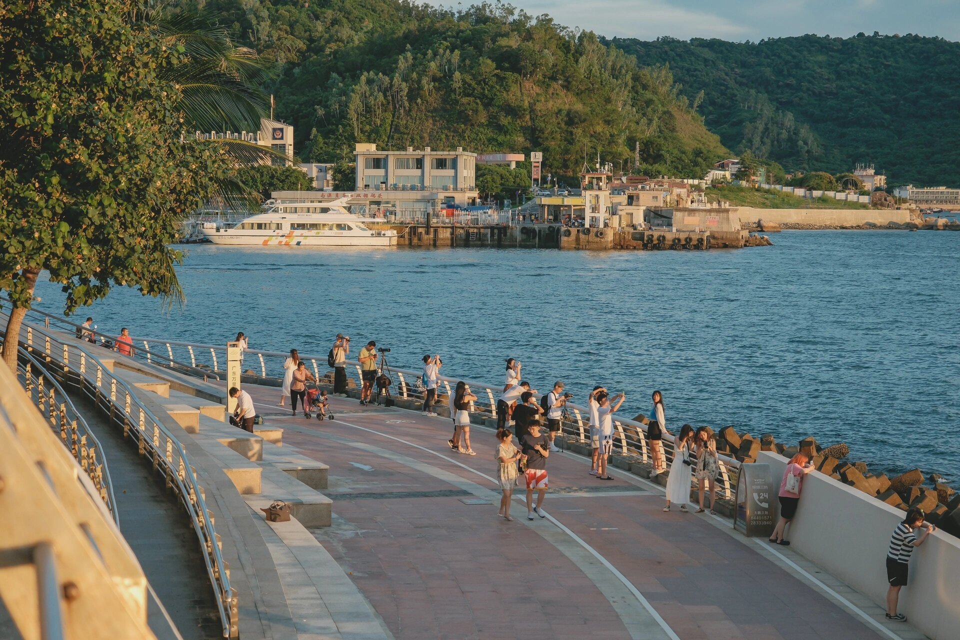 在南澳月亮湾看了一场日落92 99南澳月亮湾双拥码头 91富士xh2s