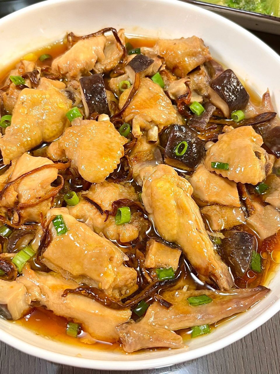 放了色泽会好看),几颗红枣(我忘放了) - 7615香菇蒸鸡,做法见图3