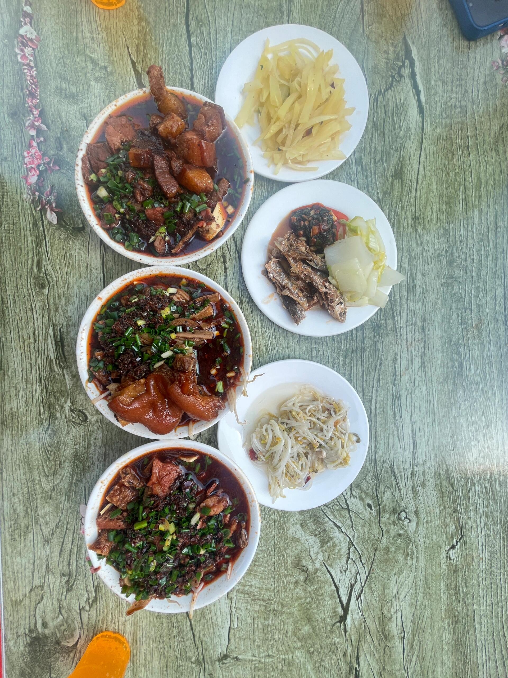 来随州一定要吃一次拐子饭呀 听说随州的特色是拐子饭,便宜又好吃