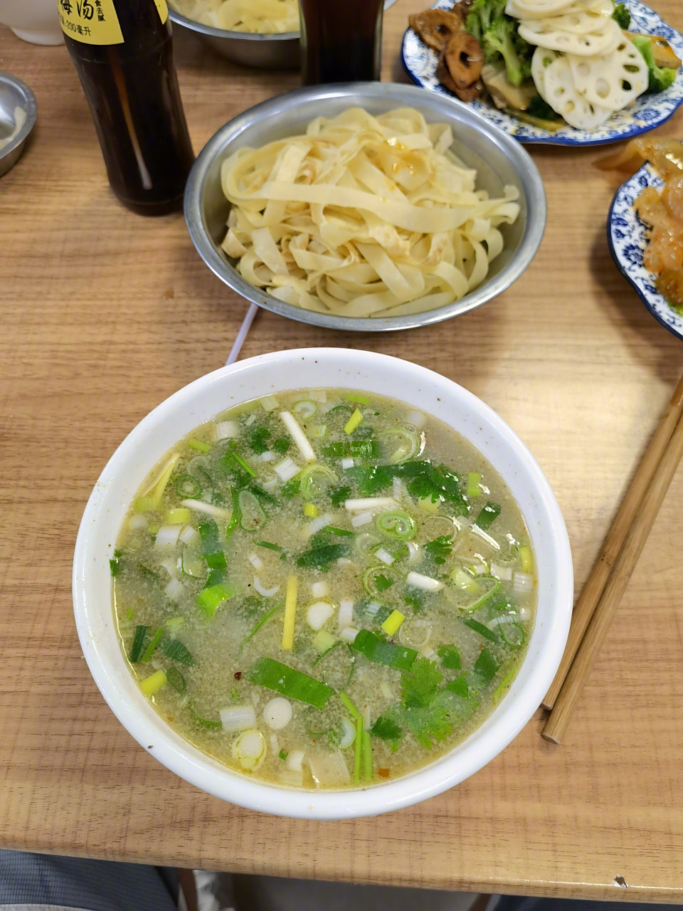 洛阳特色美食:牛肉汤 饼丝