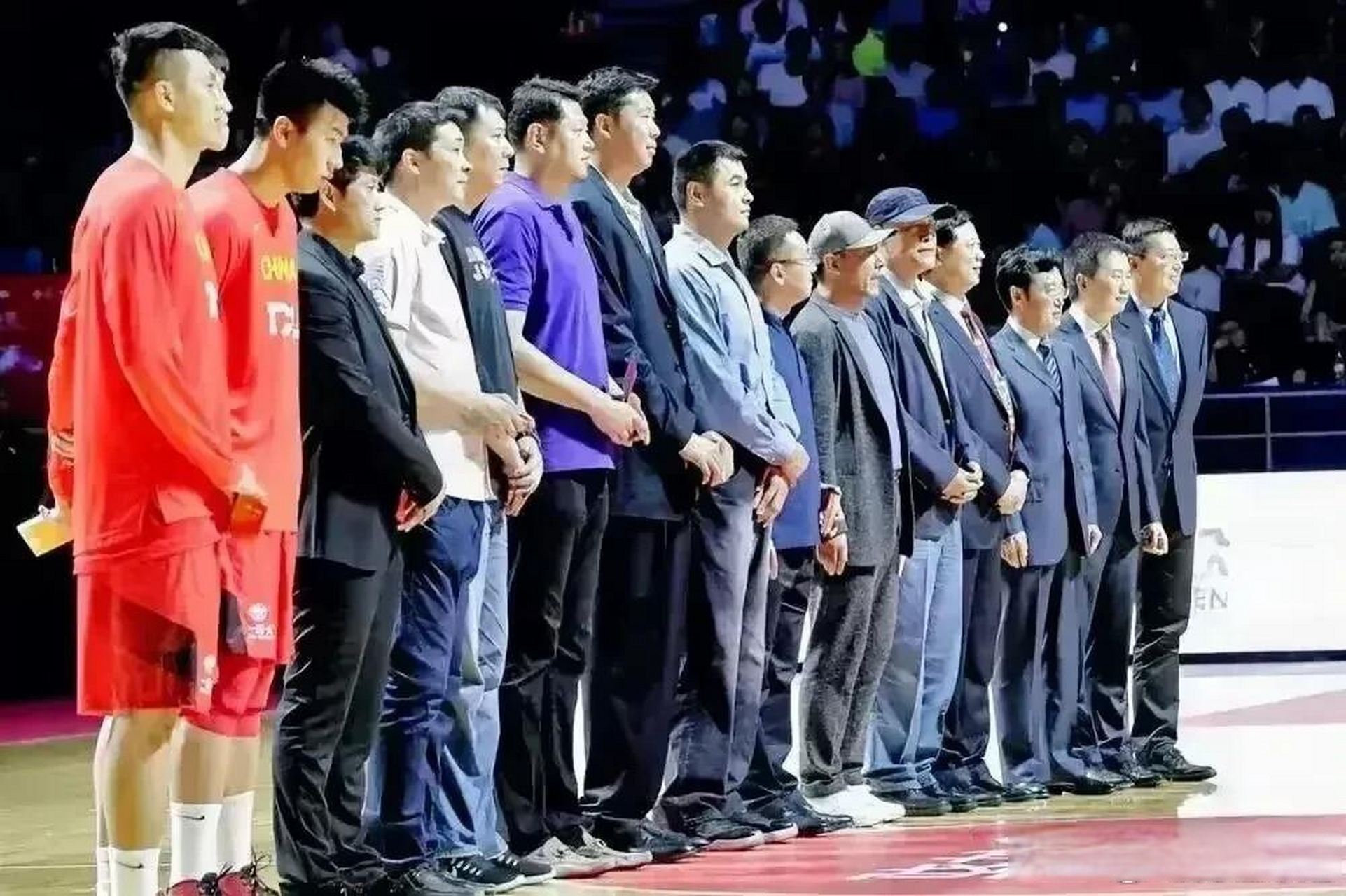 一,中锋 姚明,穆铁柱,宋涛,巴特尔,纪敏尚,唐正东,周琦,杨瀚森