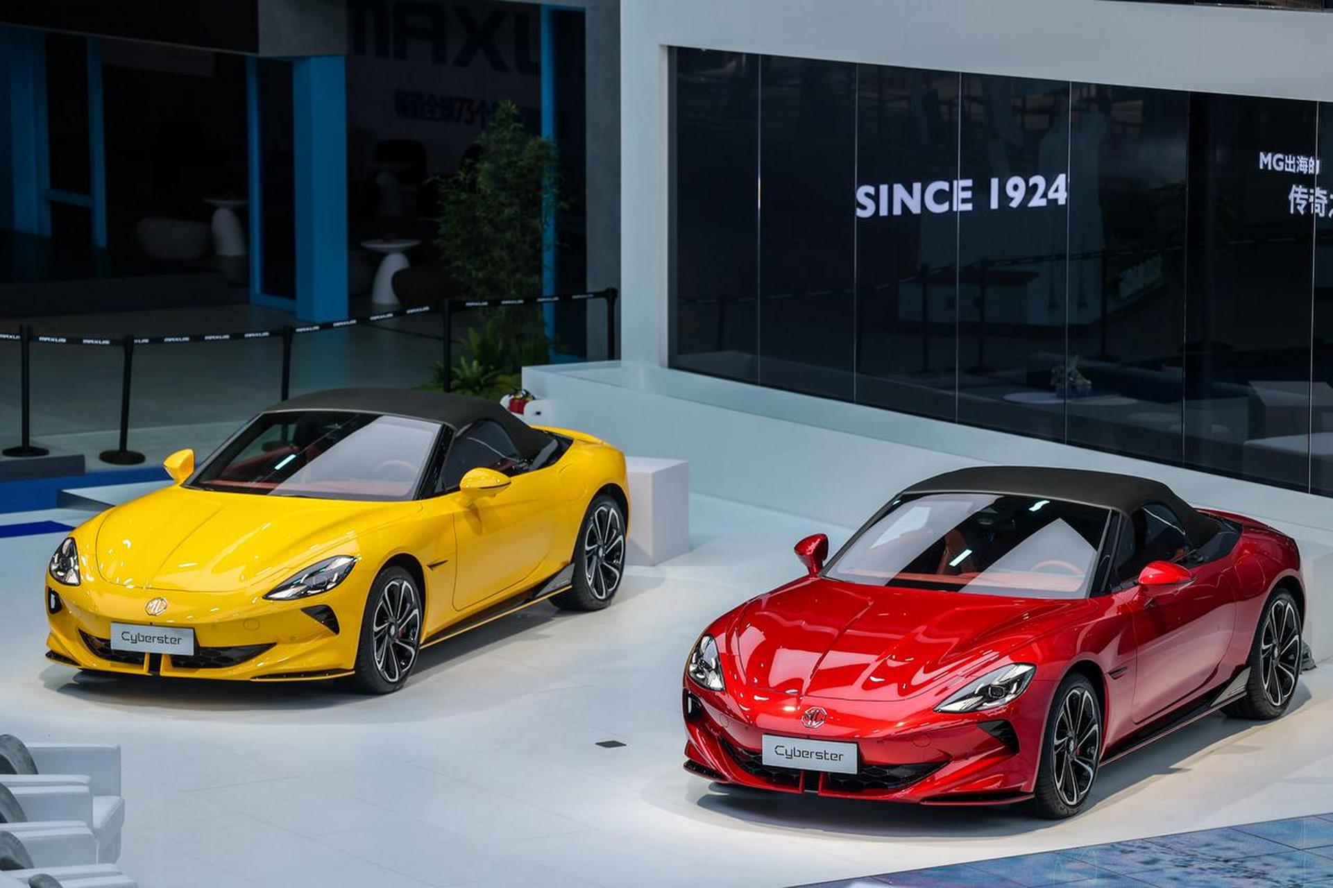 一般来说,像跑车这种小众品类,一来秀技术,二来拉