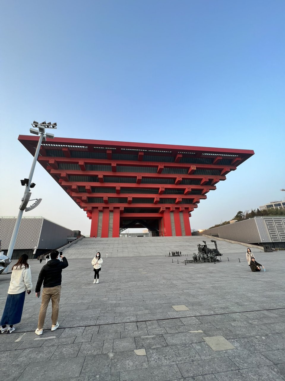 时隔 13 年再次来到上海世博园区 	 重游中国馆,现在已改成上海美术馆