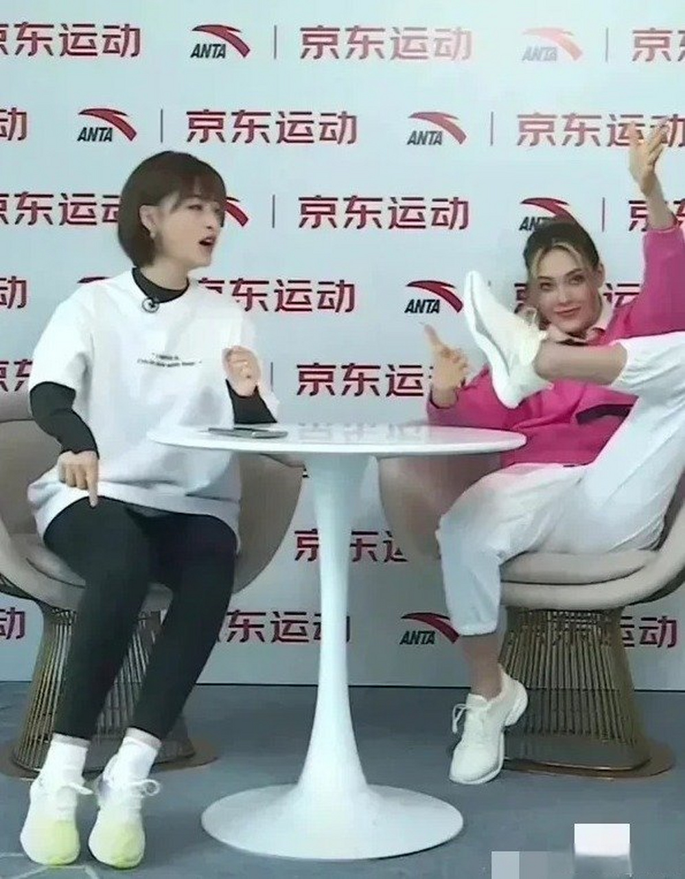 《天下足球》前主持人杨茗茗啊 她几年前因为迟到被迫从央视辞职,反而