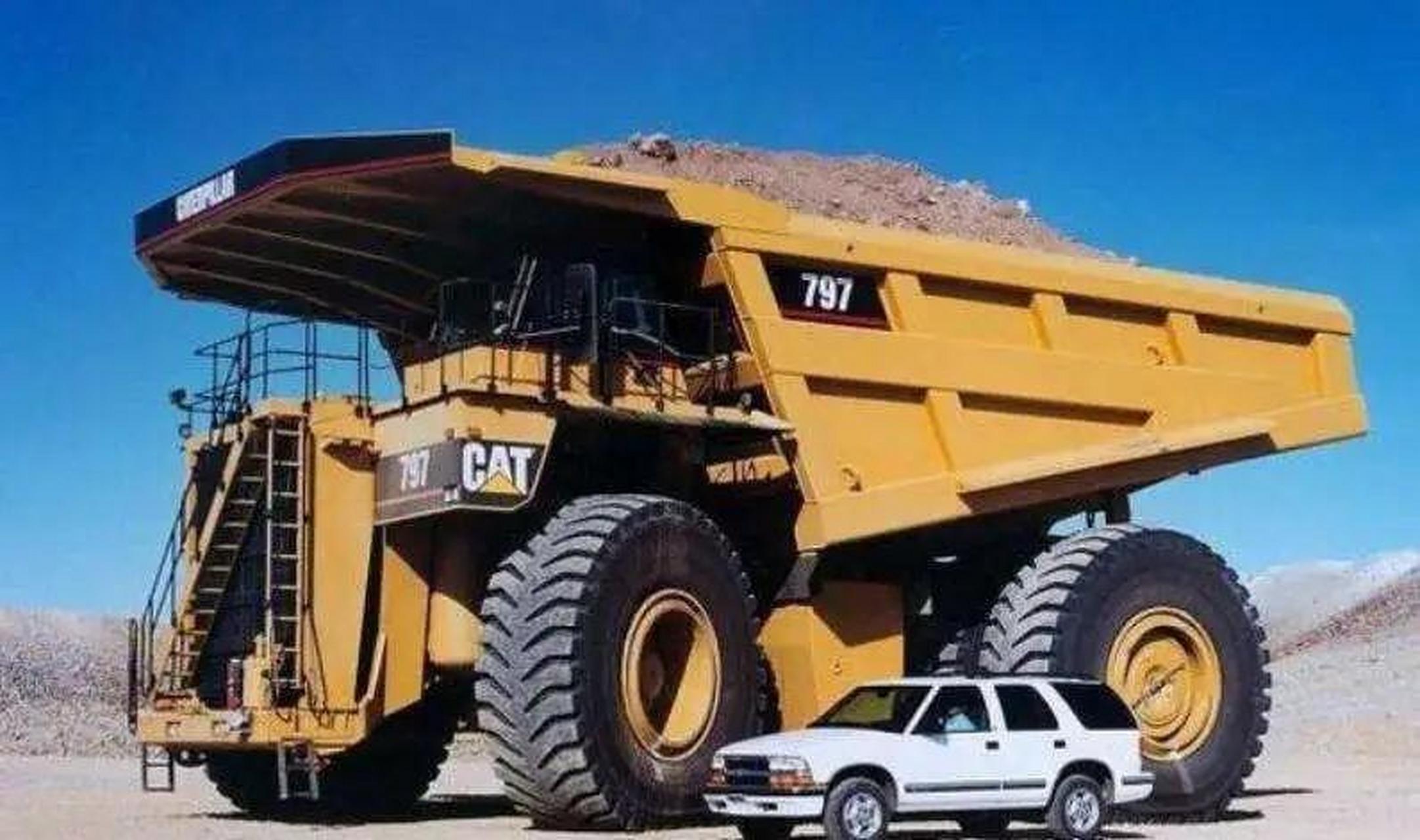 售价3000万的卡特彼勒797矿卡,在矿山它是最美的logo