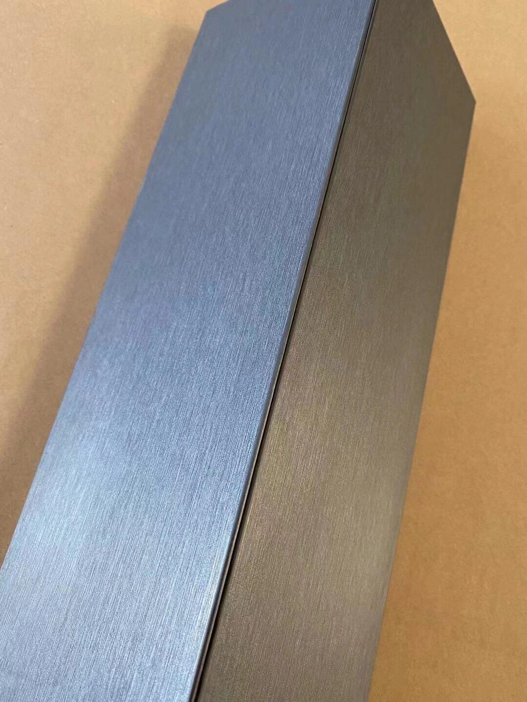 拉米诺斜边对角工艺 拉米诺斜边对角工艺,工艺精良, 做工精细,无瑕疵