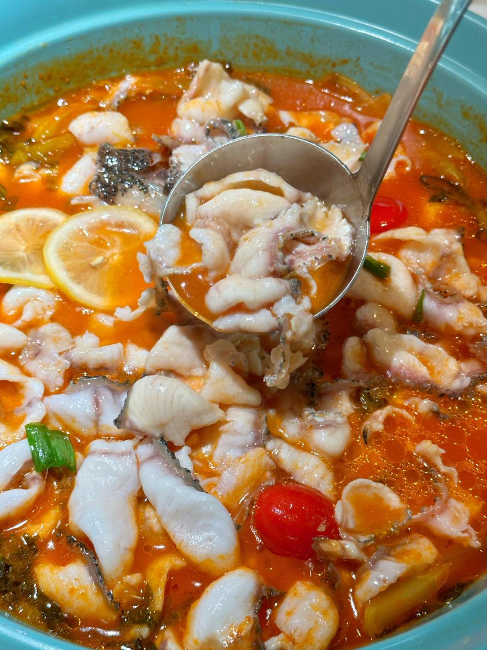 一口爱上 贵州红酸汤清爽又上头 活黑鱼现s现片的,无刺无浆感大片爽滑