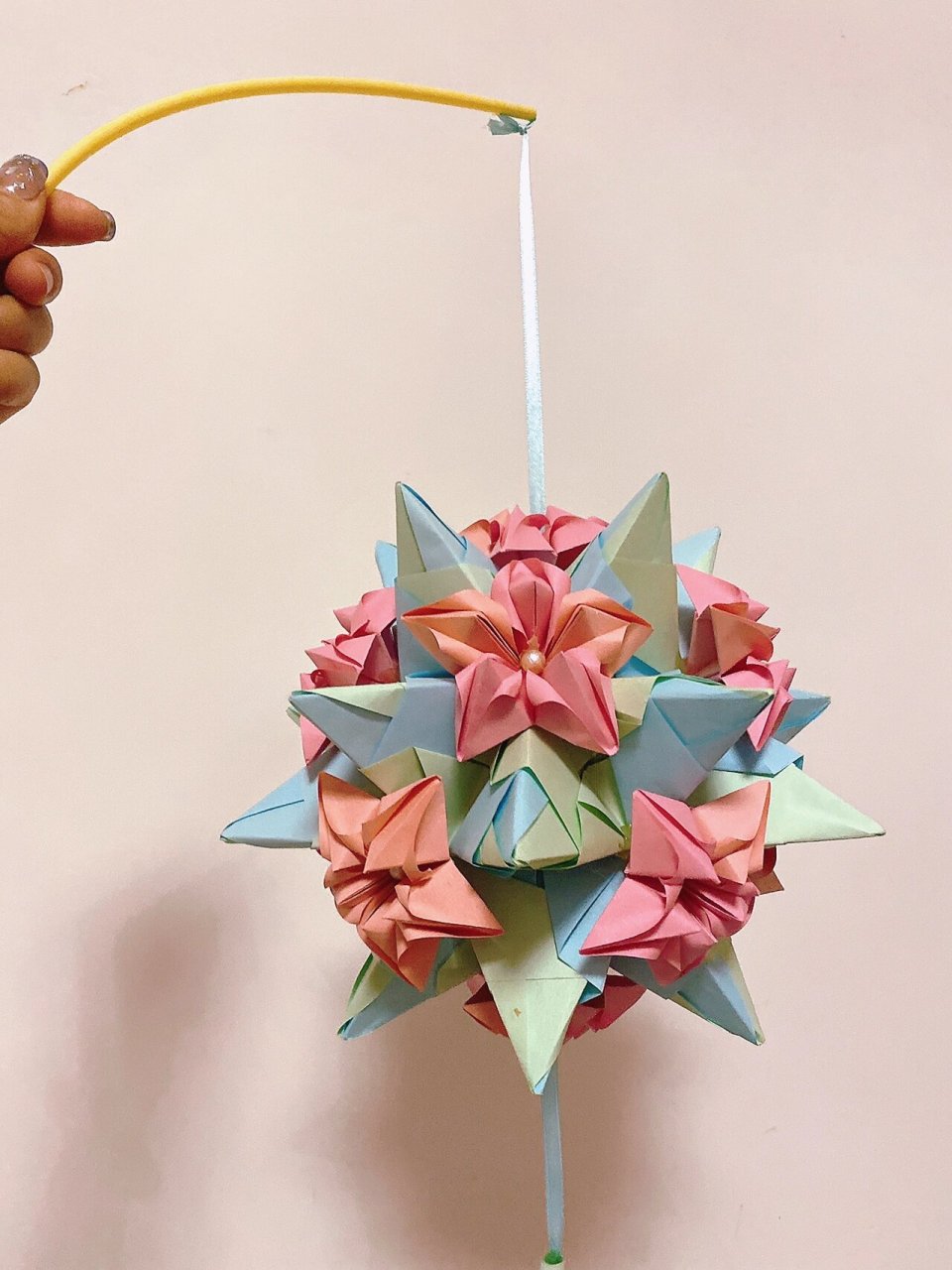 折纸花球 幼儿园手工灯笼,今年折了一个花球,一共耗纸90张