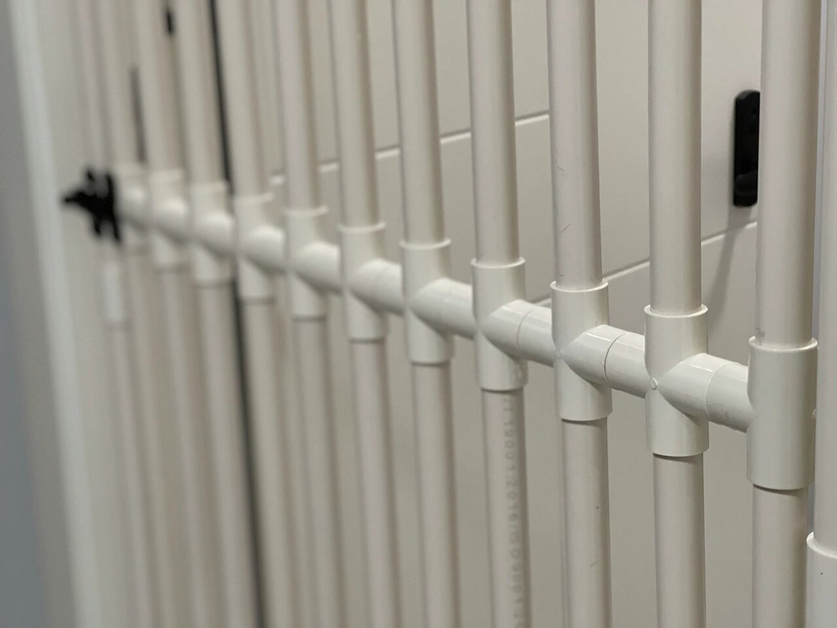 pvc水管自制猫栅栏门 找不到合适的,就自己做.但是需要非常大的耐心