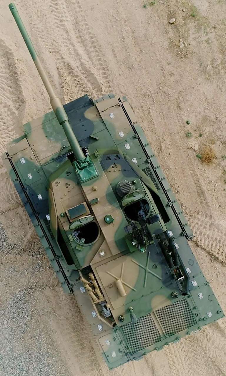 坦克俯视图不错, 很难得,角度很正, 也很好看.