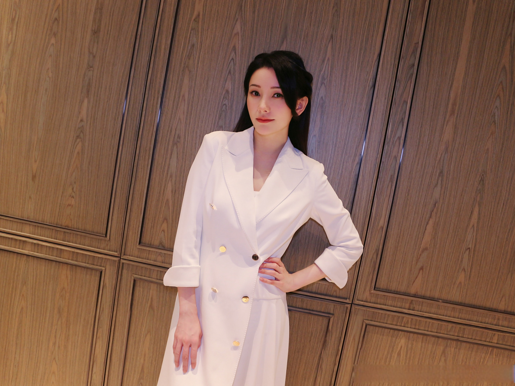 文凯玲#翻一翻相册,发现最近的造型很多都是西装,这种风格你们喜欢吗