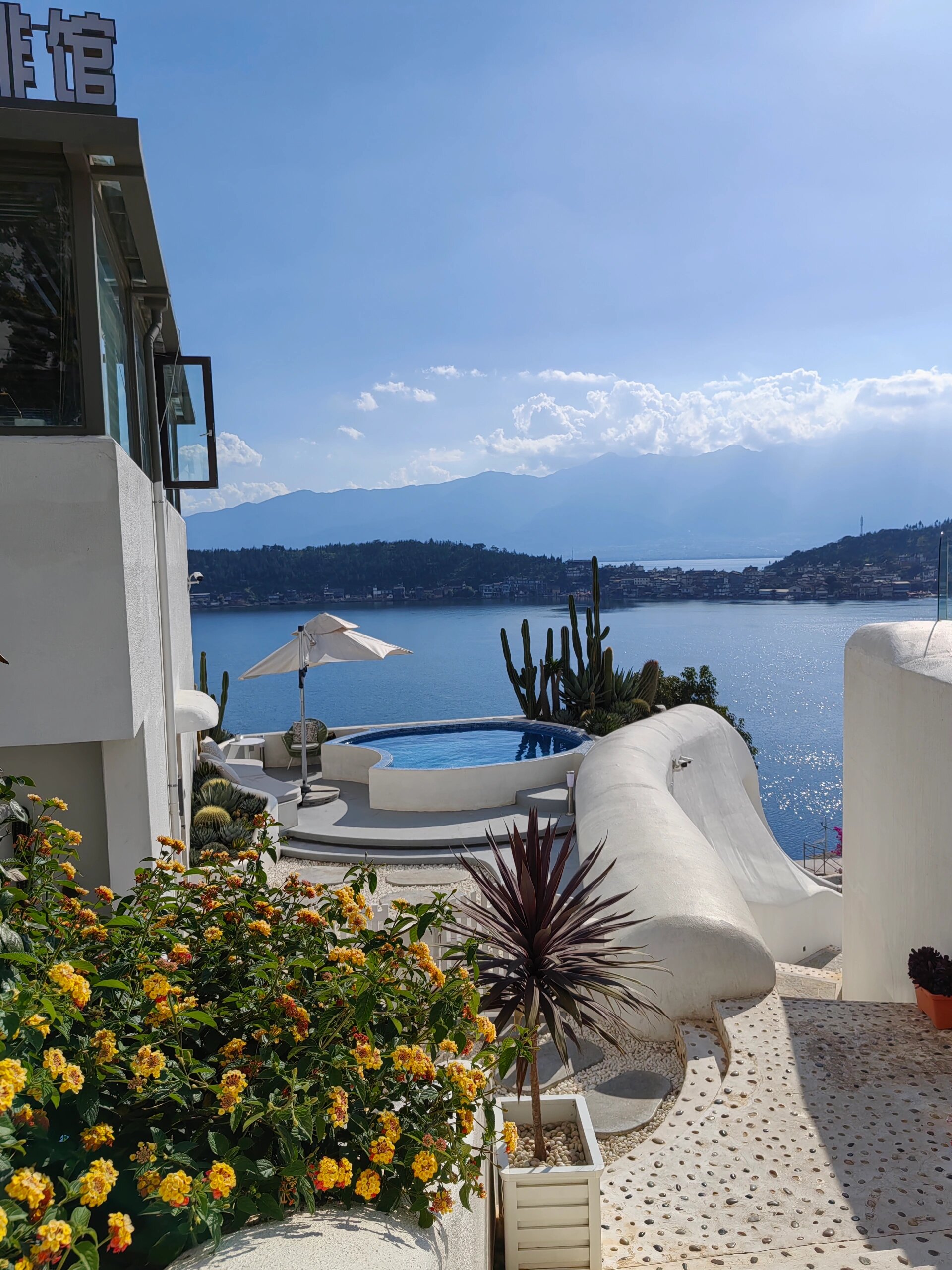 大理的圣托里尼(理想邦)        这里是大理的理想邦,本来是洱海环海