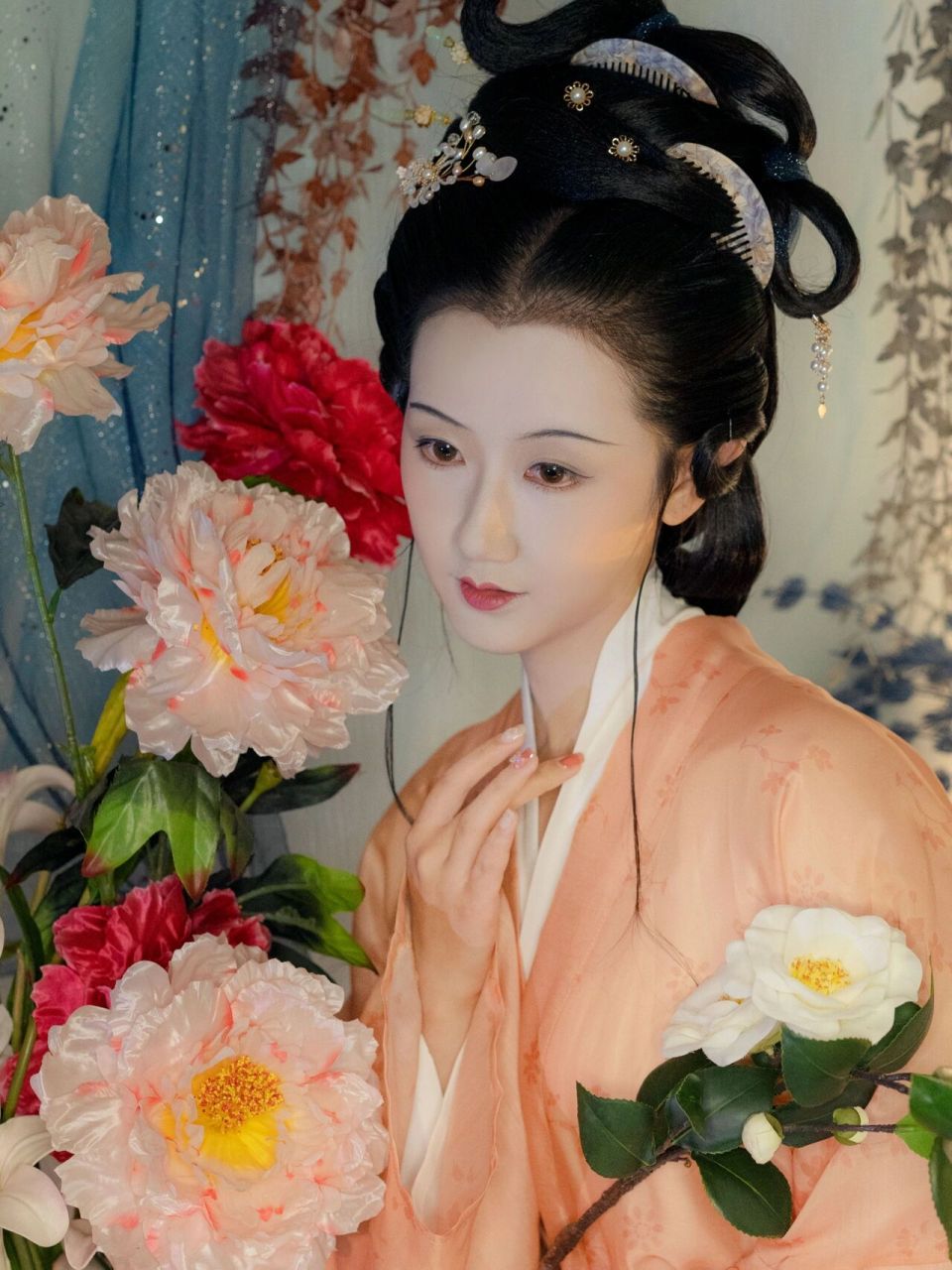 仿宋仕女图风汉服妆容——寄秋思 这次做的是仿宋代仕女图风格的妆容