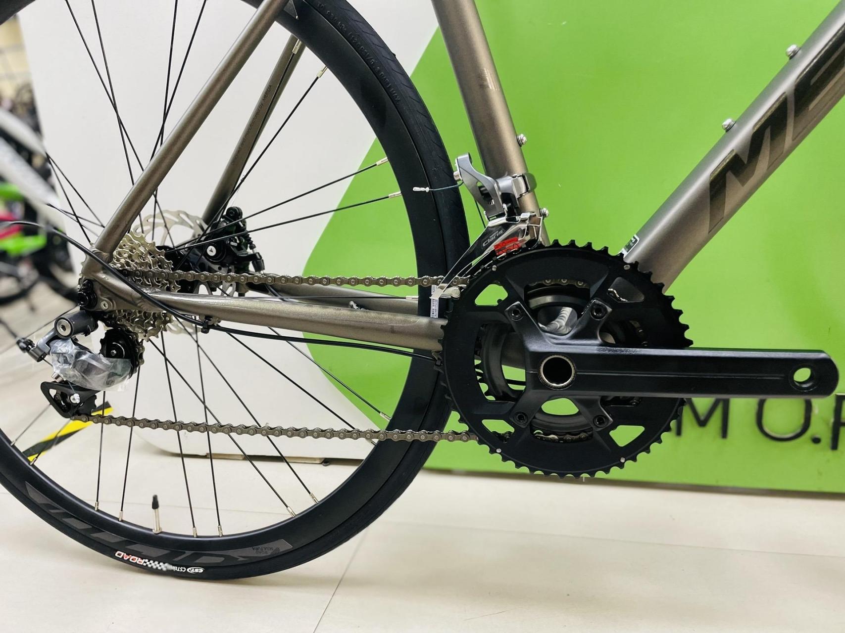 2024款斯特拉93d已到店 铝合金车架,禧玛诺2×8速   桶轴碟刹,双轴