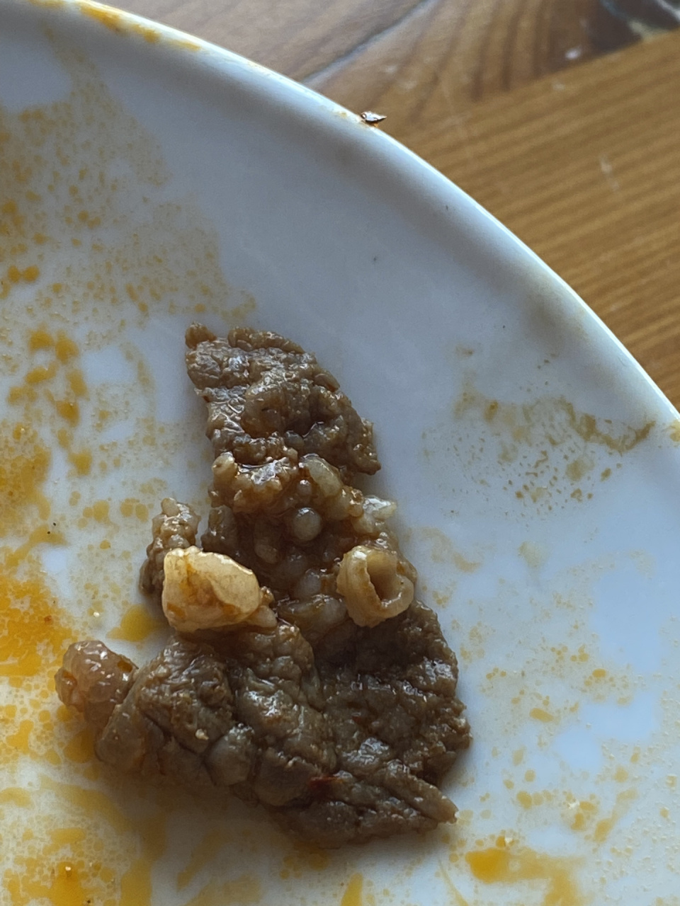 分辨牛肉淋巴肉 今天在一家牛肉拉面店吃饭,这是饭里的牛肉,但是我