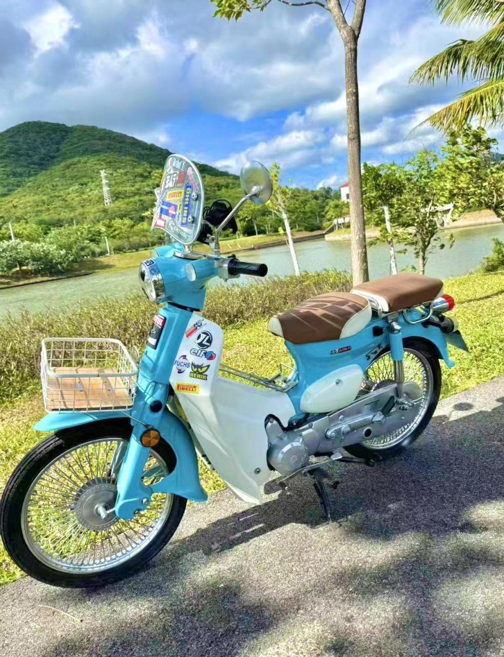 21年嘉陵coco110款,改了led大灯 风挡 手机支架 座包 一些小贴纸