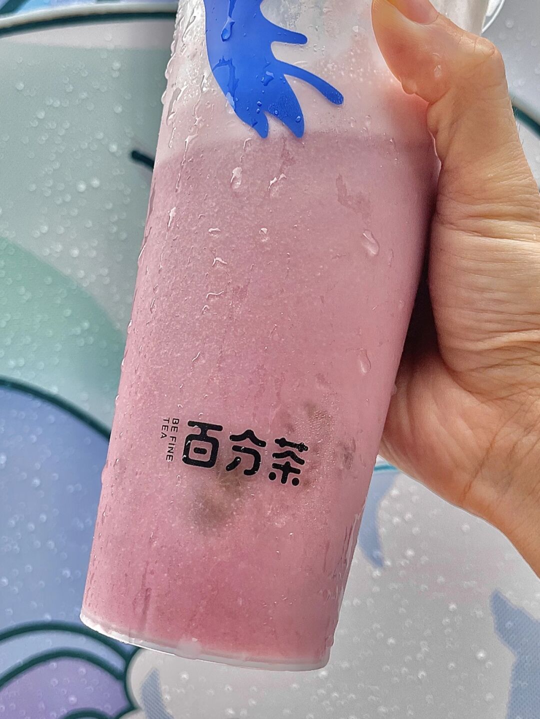 秋天的第一杯奶茶已经喝过了吧, 但是你喝过这种大半杯都是料的果茶嘛