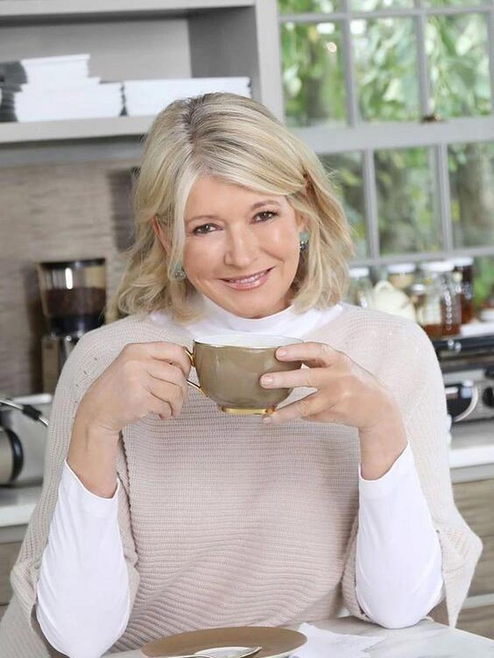 martha stewart,美国女企业家, 被誉为家政女王.