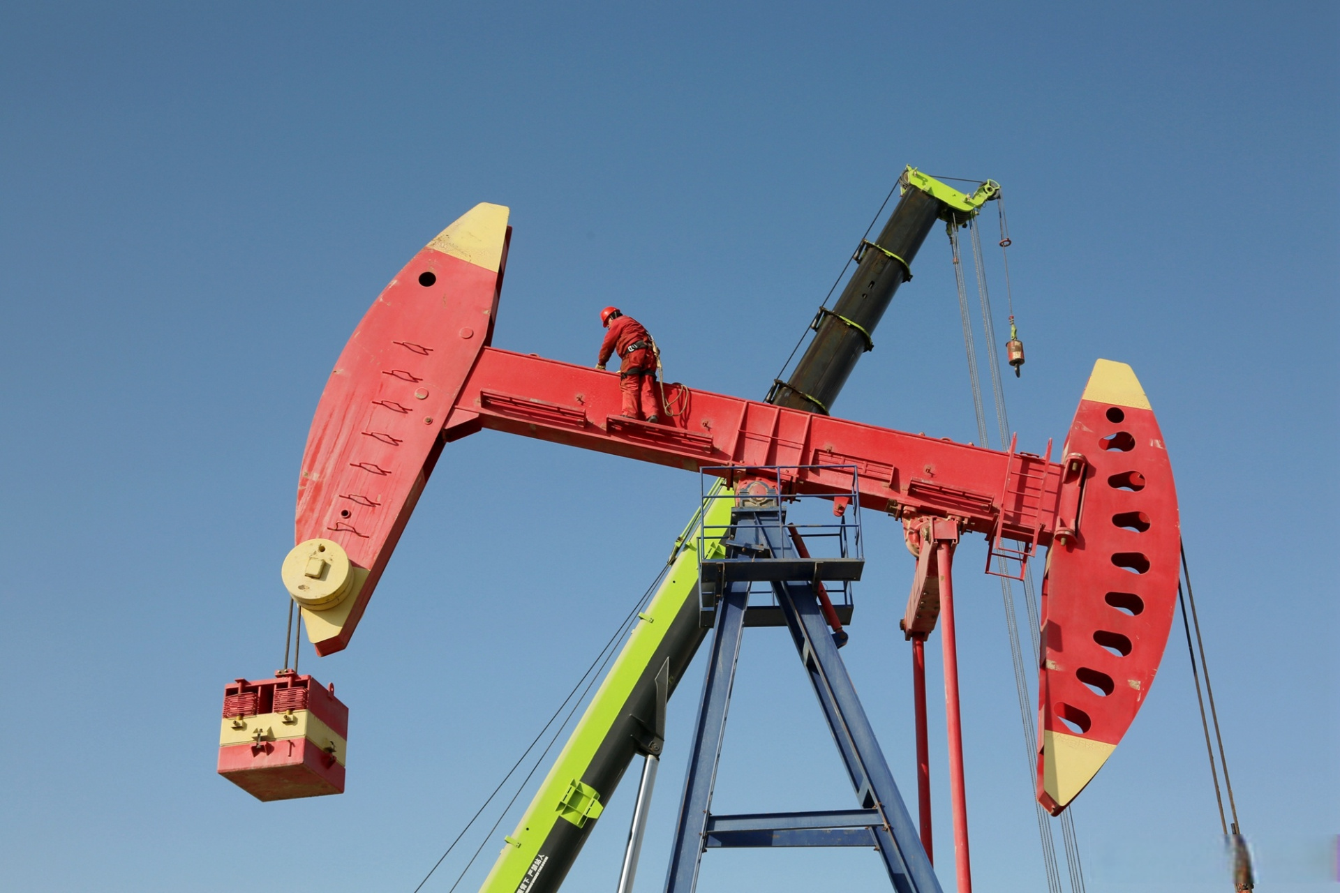 沙漠,井架,抽油机 这是独属于石油人的浪漫 中国石化西北石油局 #为美