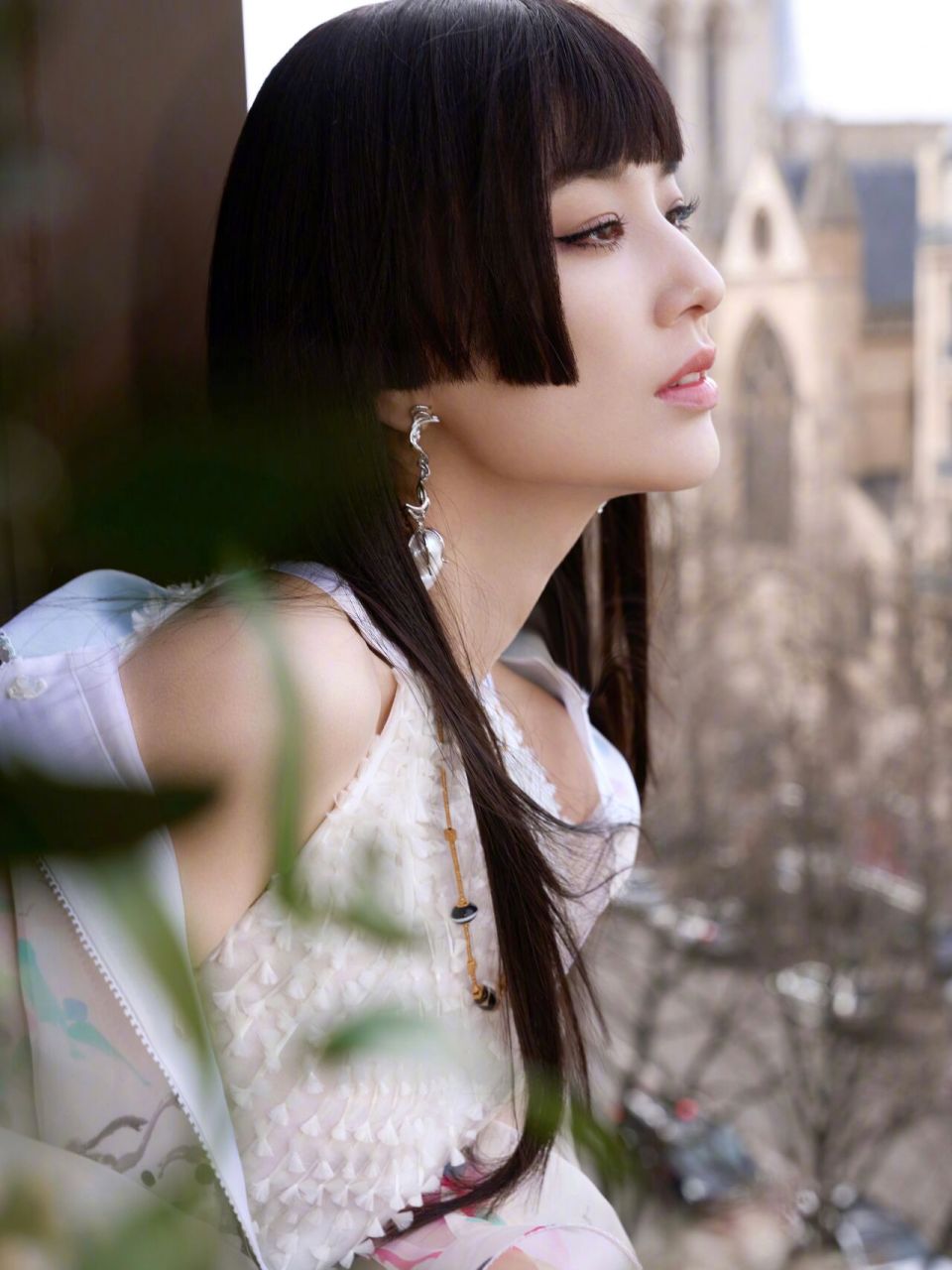 黄圣依出席时装周戴的天珠最新拍卖价达59万 792023年7月22号