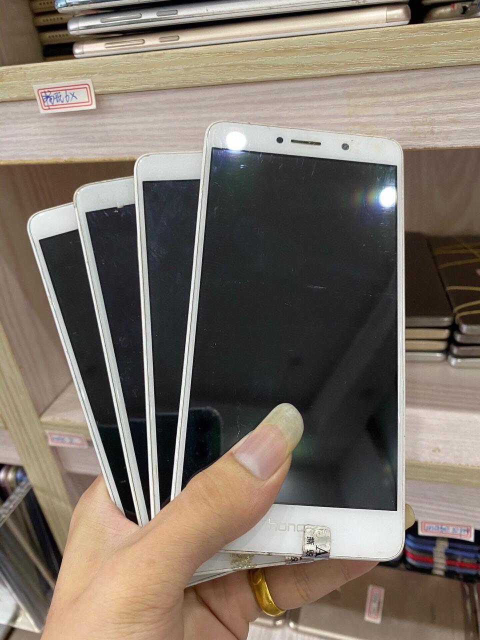 荣耀畅玩6x工作机 配置3 32 4 32 4 64 屏幕大小适中 电池耐用 原版