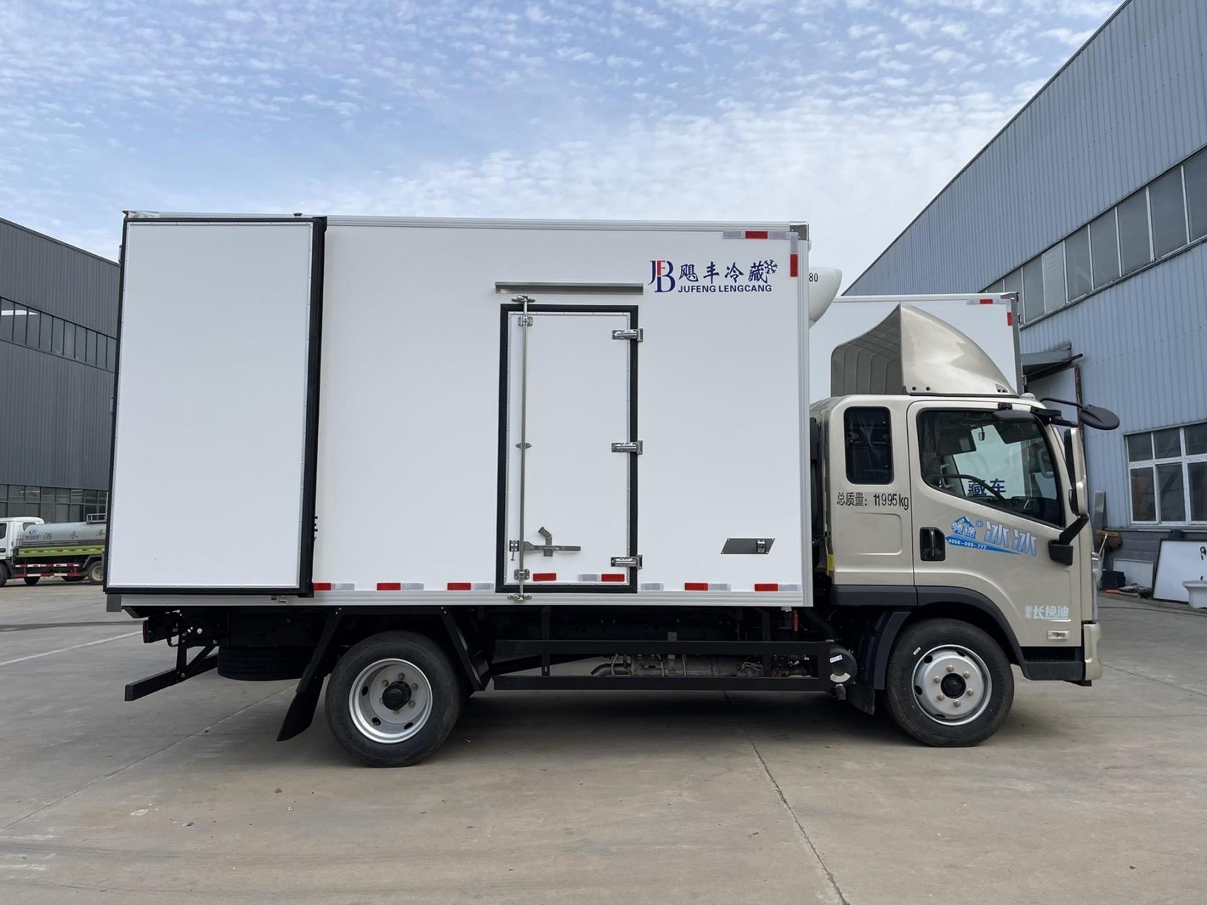 【驾驶室】单排带卧铺驾驶室3人座 【发动机】大柴180马力 【变速箱】