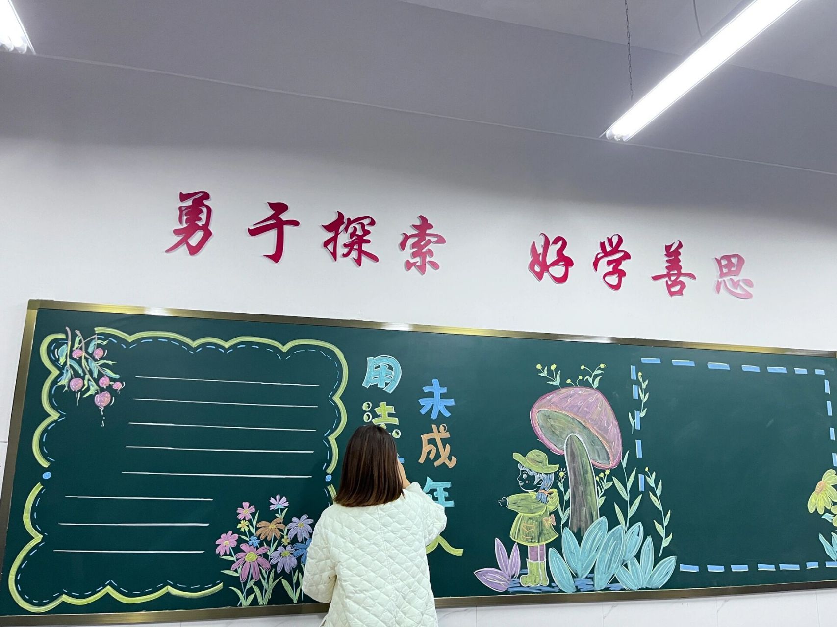 保护未成年人黑板报   是勤奋的小蜜蜂,昨天哼哧哼哧两个小时画完了