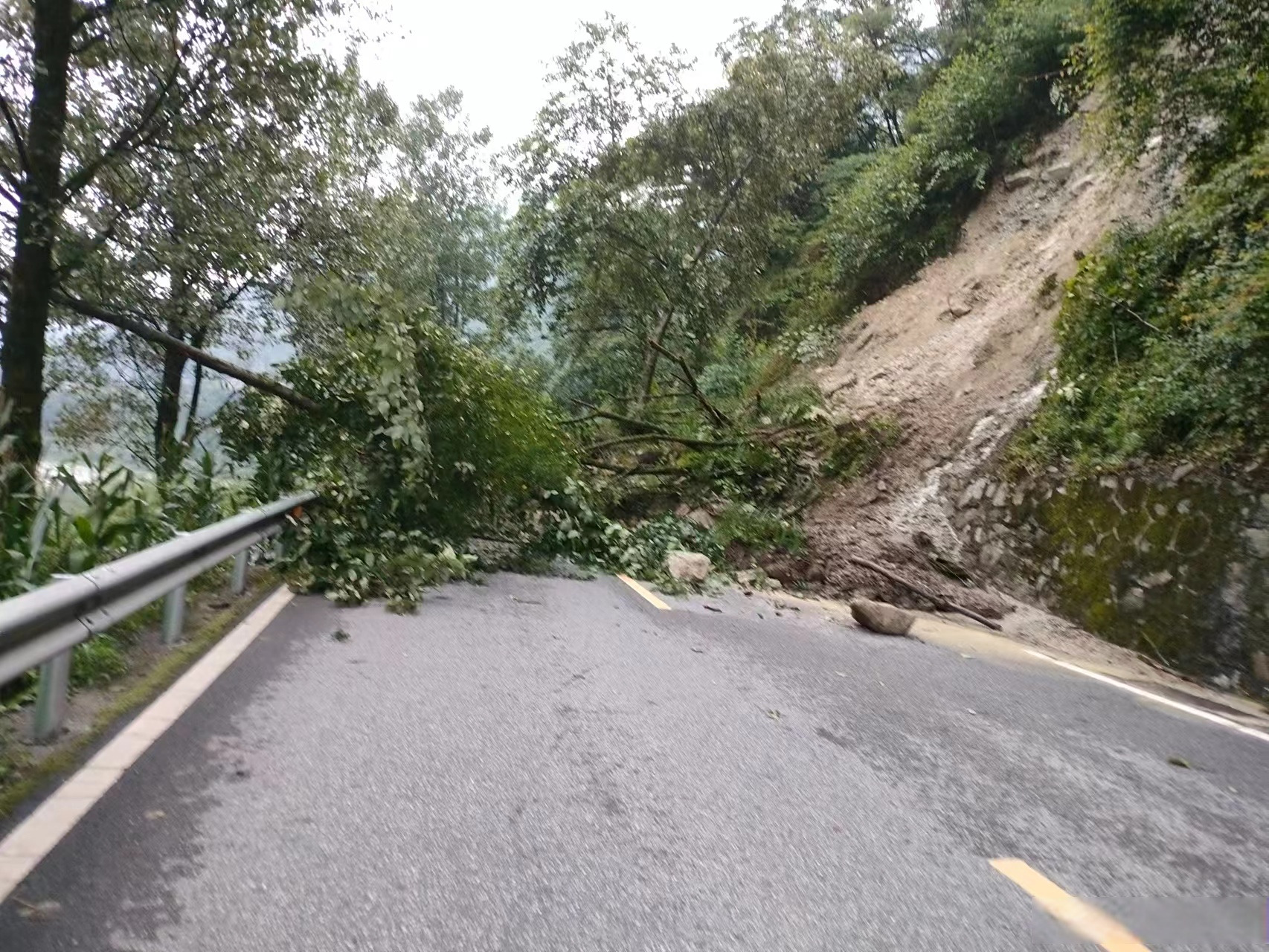 雅安道路交管信息# 受强暴雨天气影响,截止目前石棉县108国道g108遦k