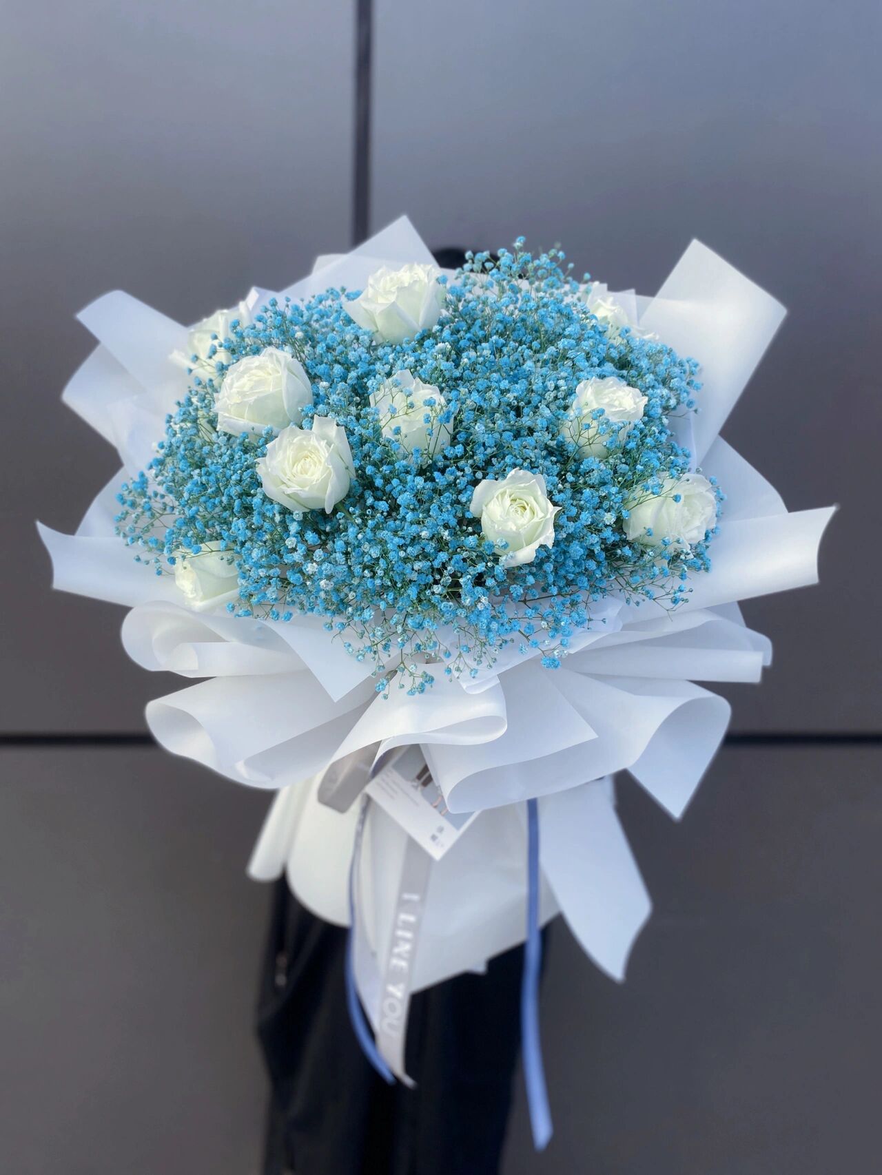 白玫瑰满天星花束 11支白玫瑰满天星花束