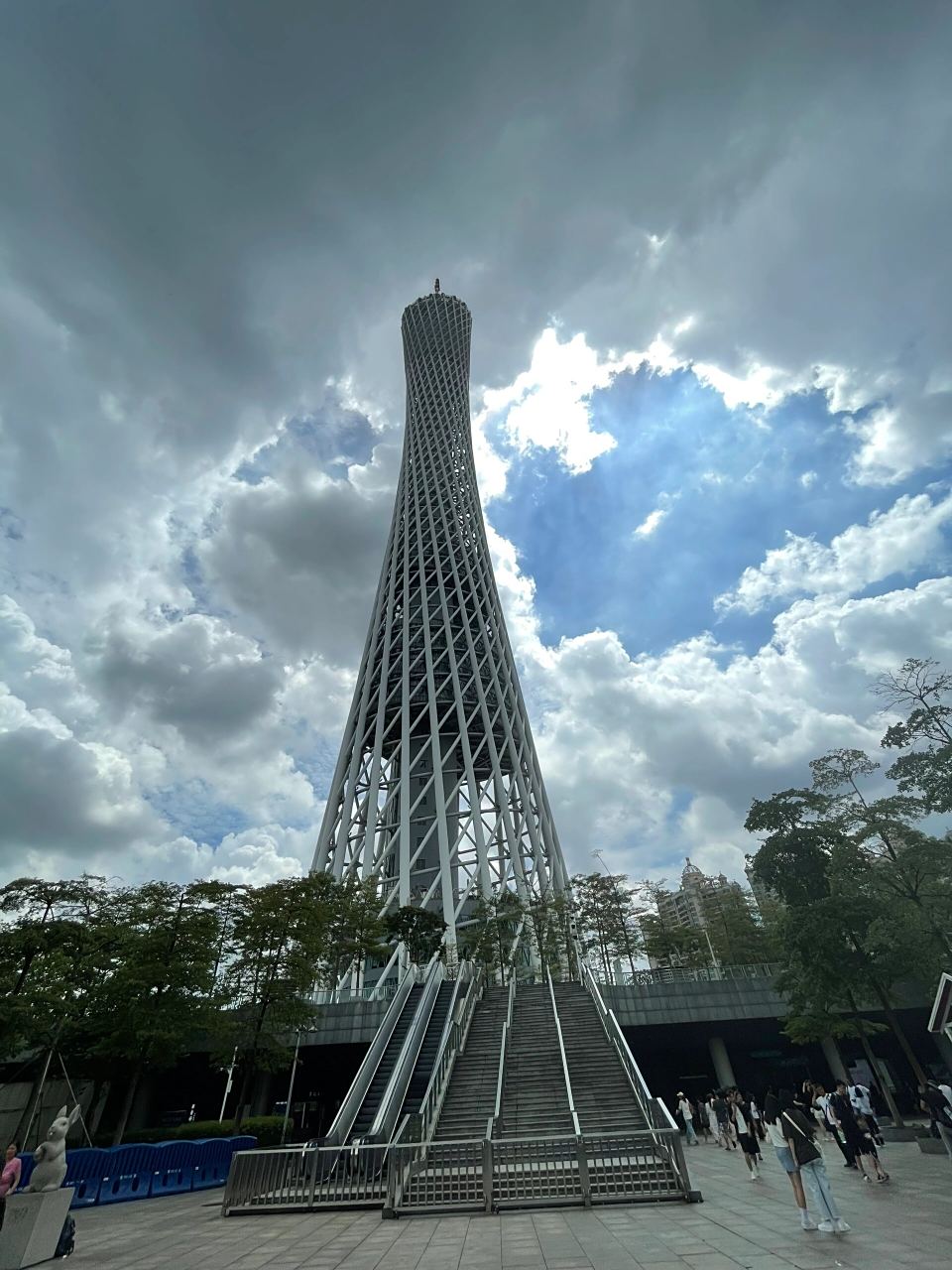到广州塔(小蛮腰)玩,还是提前预约吧 在广州四年,只有毕业的时候带