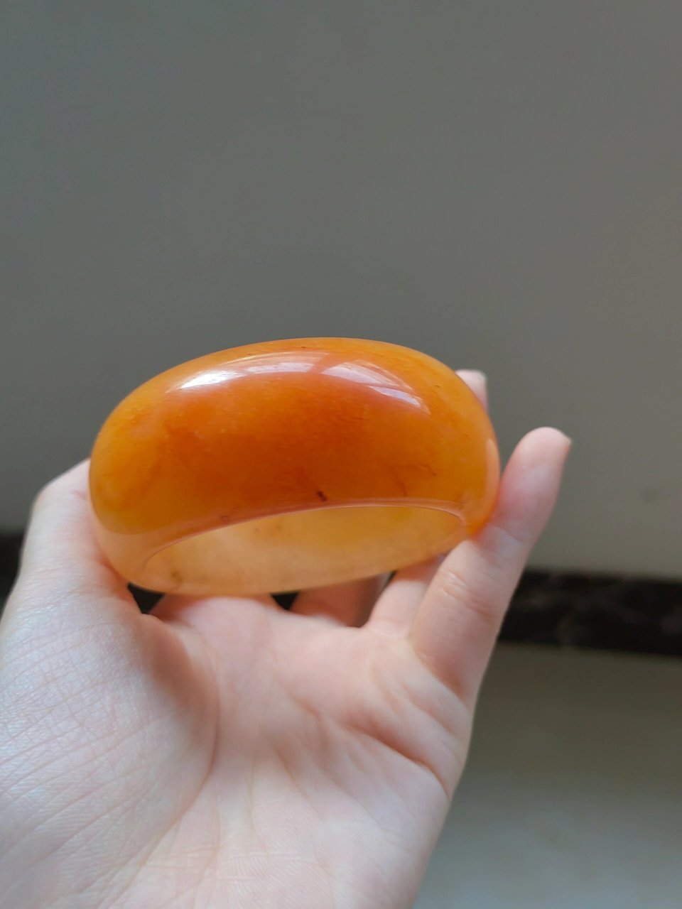 已出黄龙玉手镯大轮胎亮色橙色55圈口 非常漂亮的橙红色,没什么色差