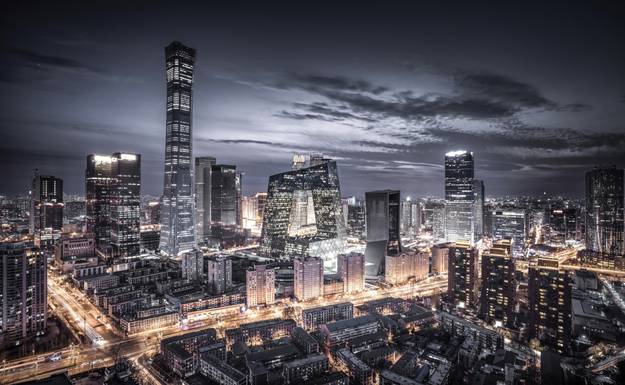 好久没发北京爬楼的笔记了,分享一张以前拍摄的国贸夜景照片吧. .