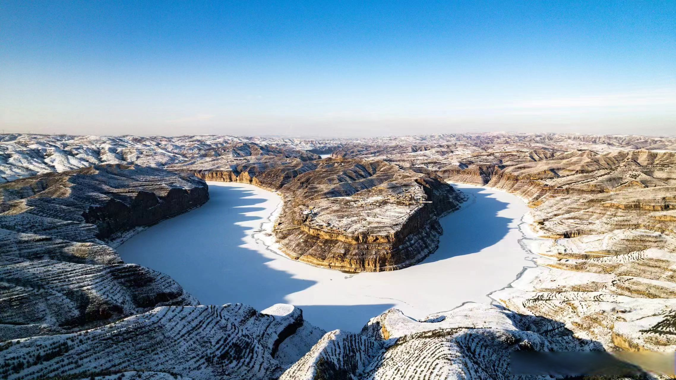 我们的准格尔##暖城鄂尔多斯#  寒冬时节 准格尔黄河大峡谷银装素 