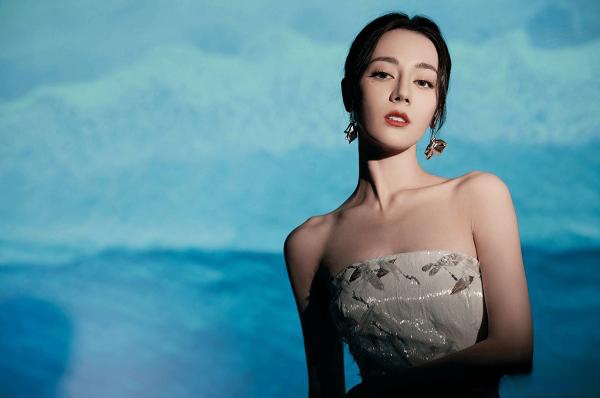 近日《慕胥辞》官宣了男女主演,正是由迪丽热巴和陈飞宇主演.