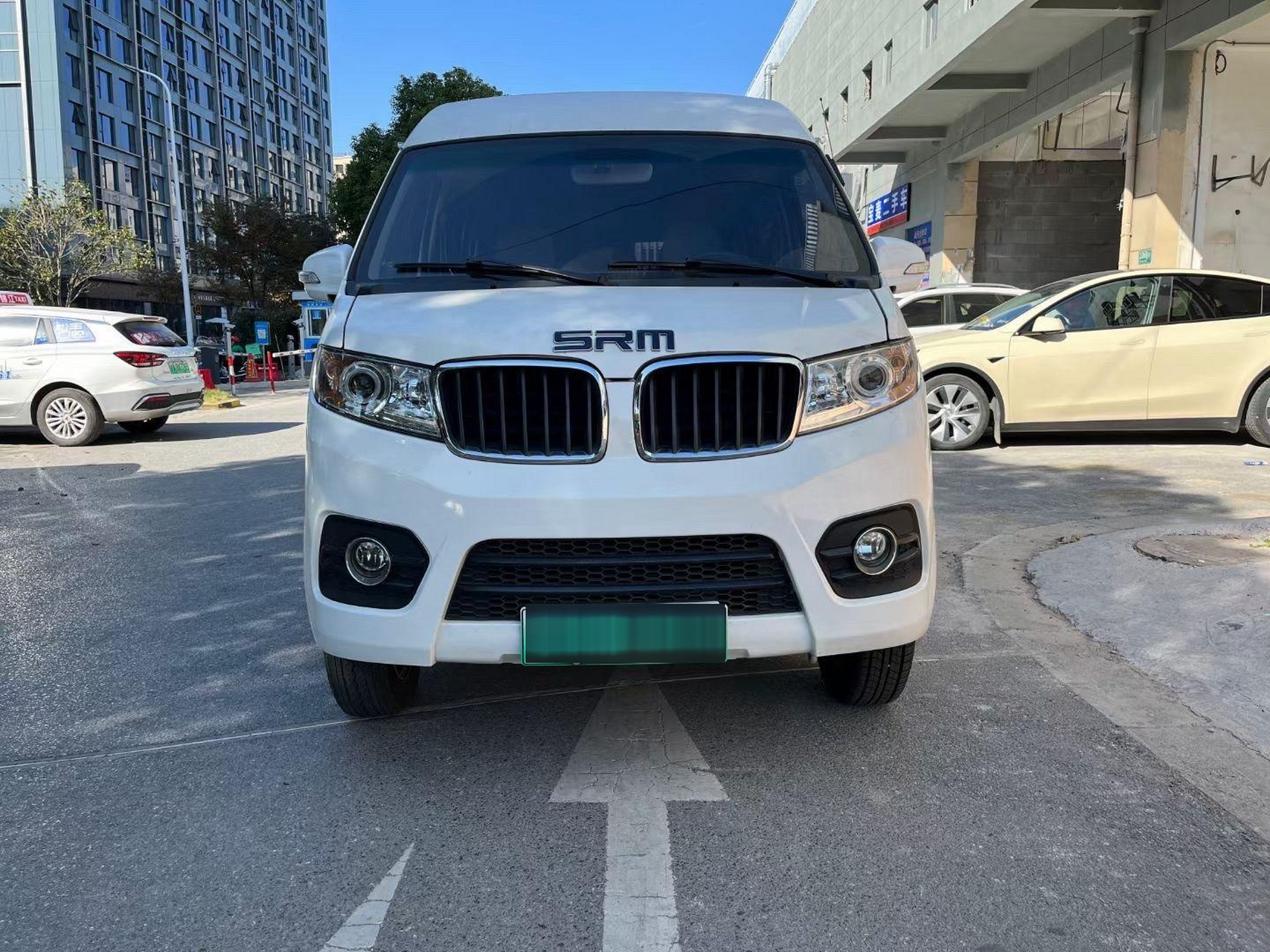 srm华晨鑫源纯电面包车  7座