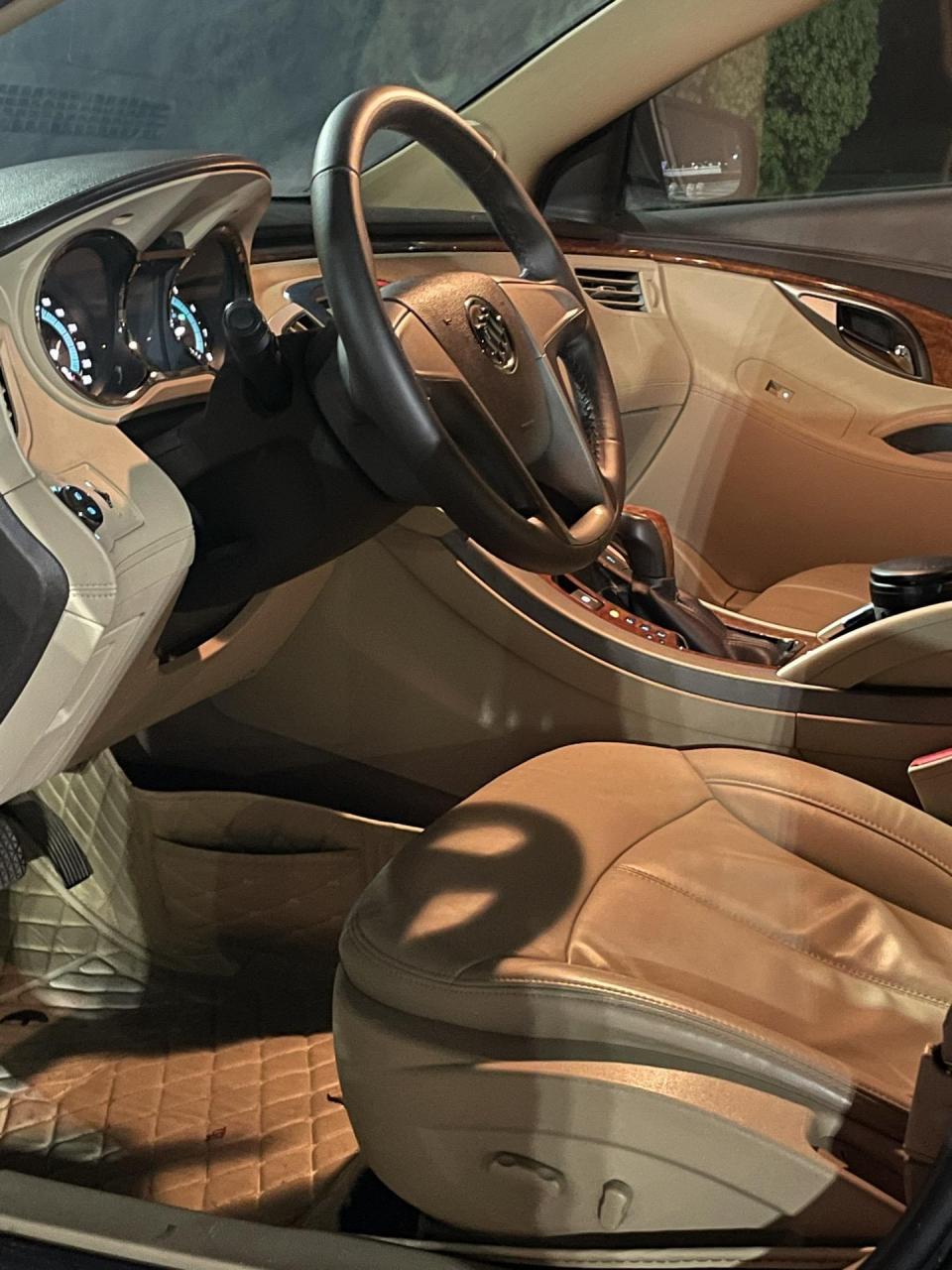 别克君越 2.4l 当时南京一套房.