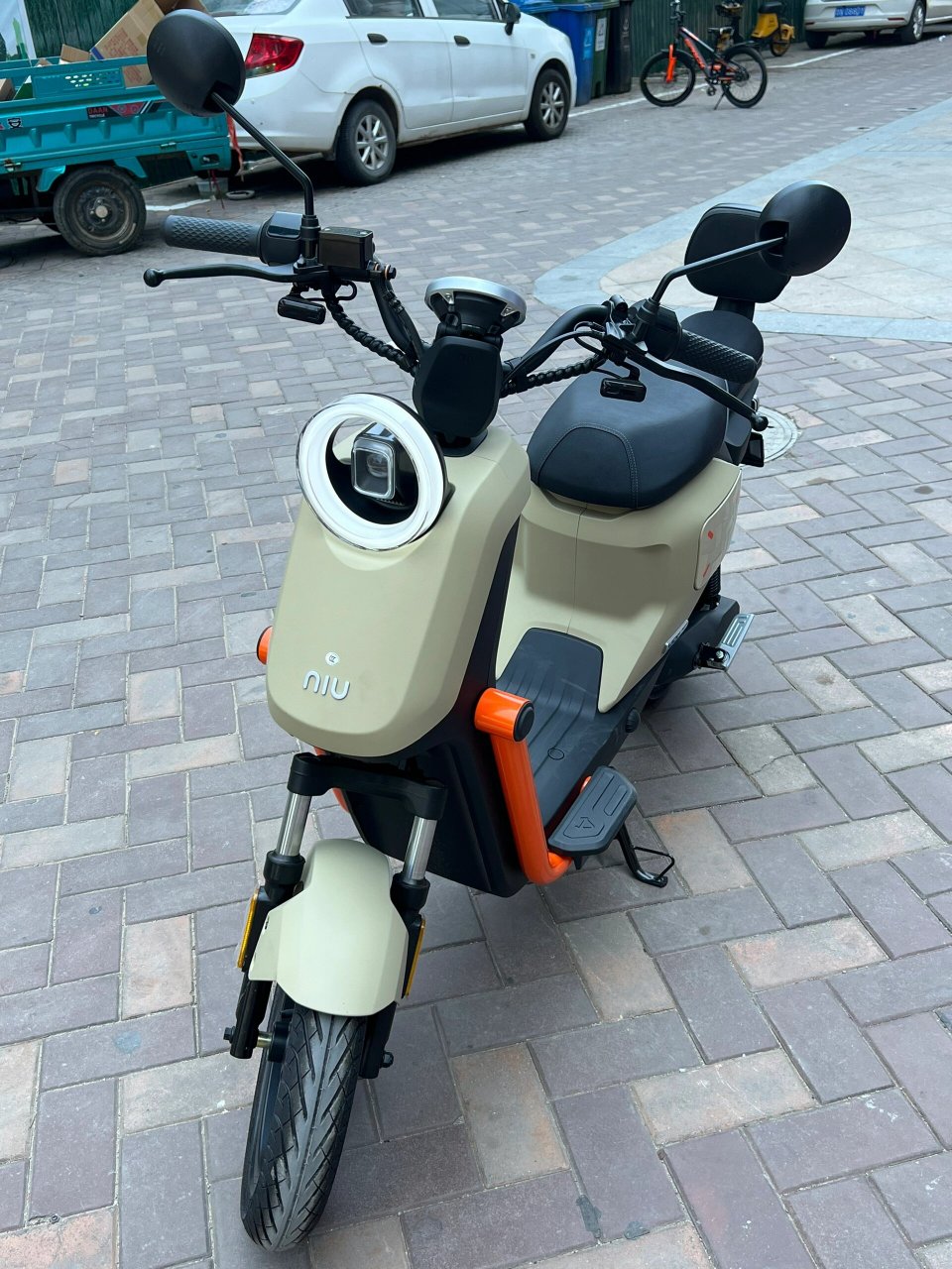 小牛电动车u2 出售小牛电动车u2沙漠黄动力版,充满续航75km左右,6月23