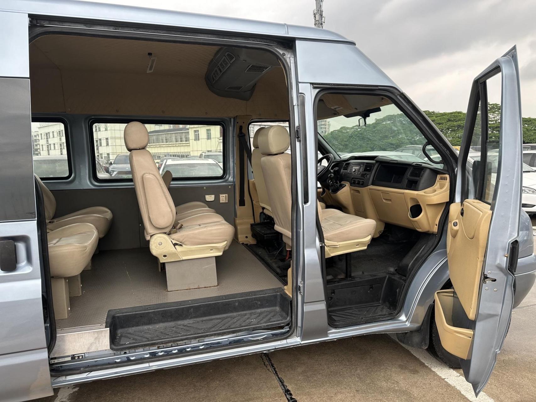 福特全顺新世代中顶长轴,柴油 v348路虎同款进口机头,9座蓝牌,c1证可