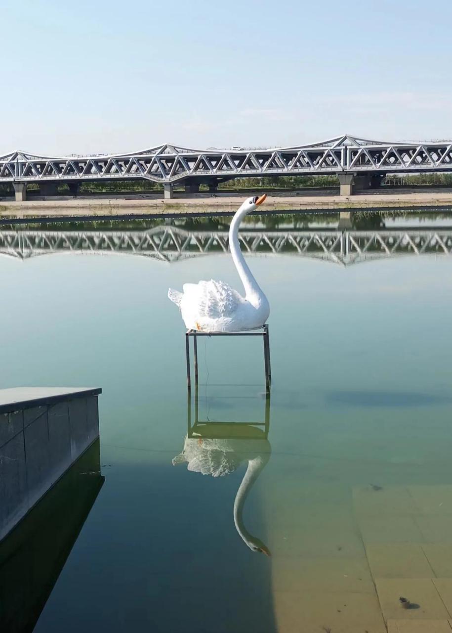 乌昌头屯河畔的地标建筑——新疆大剧院,老百姓亲切的称为皮牙子大厦