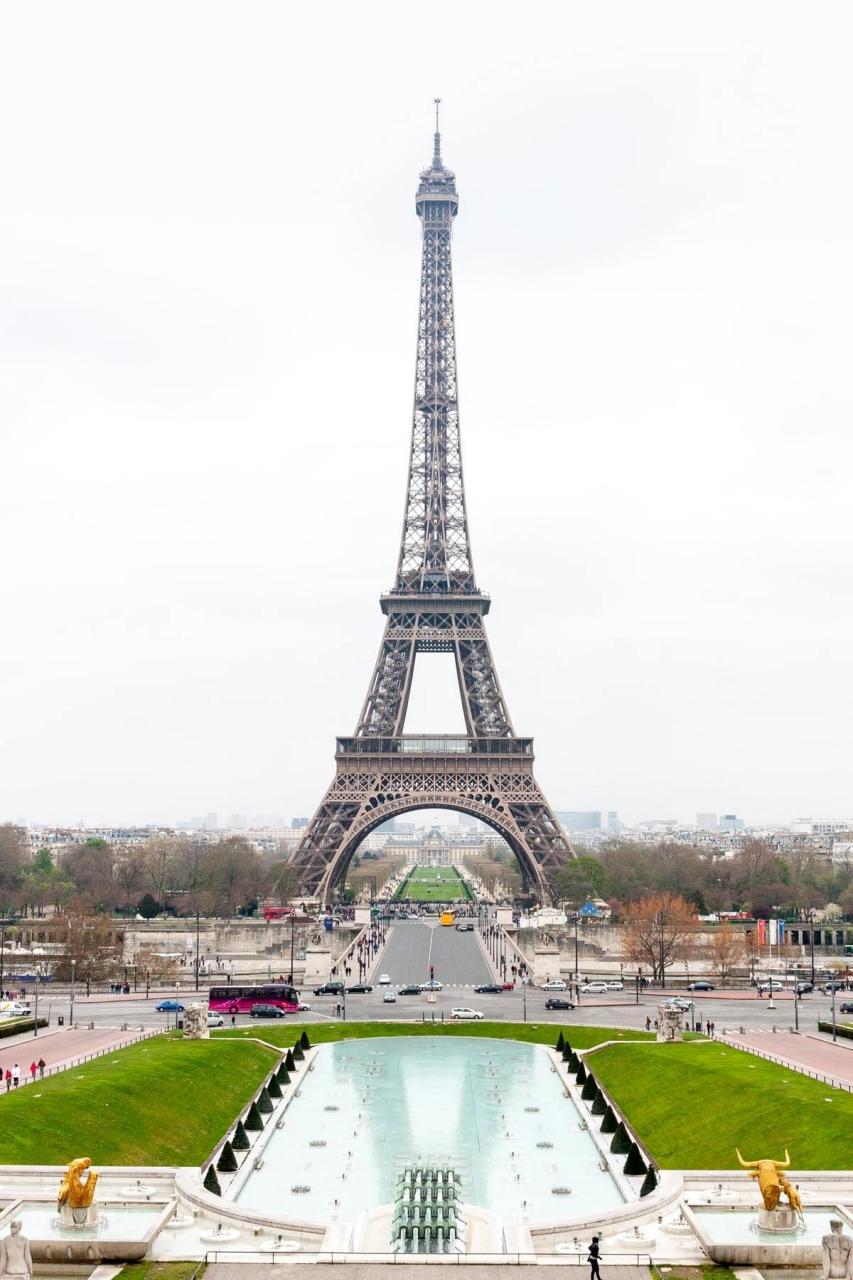 巴黎埃菲尔铁塔 埃菲尔铁塔是 巴黎标志性建筑,埃菲尔铁塔矗立在法国