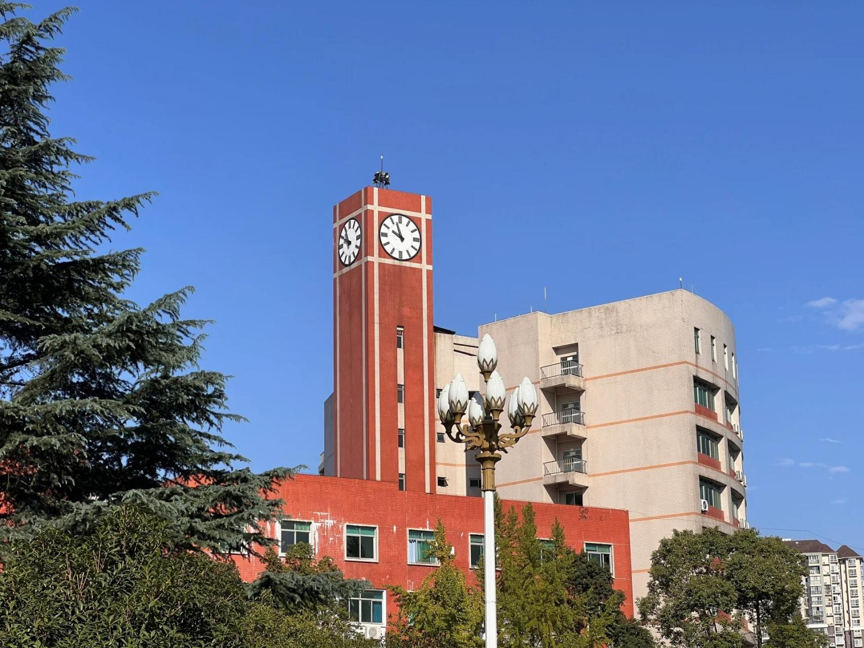 西华大学 欢迎大家加入西华大家族,关于学校和校园卡可以问我哟