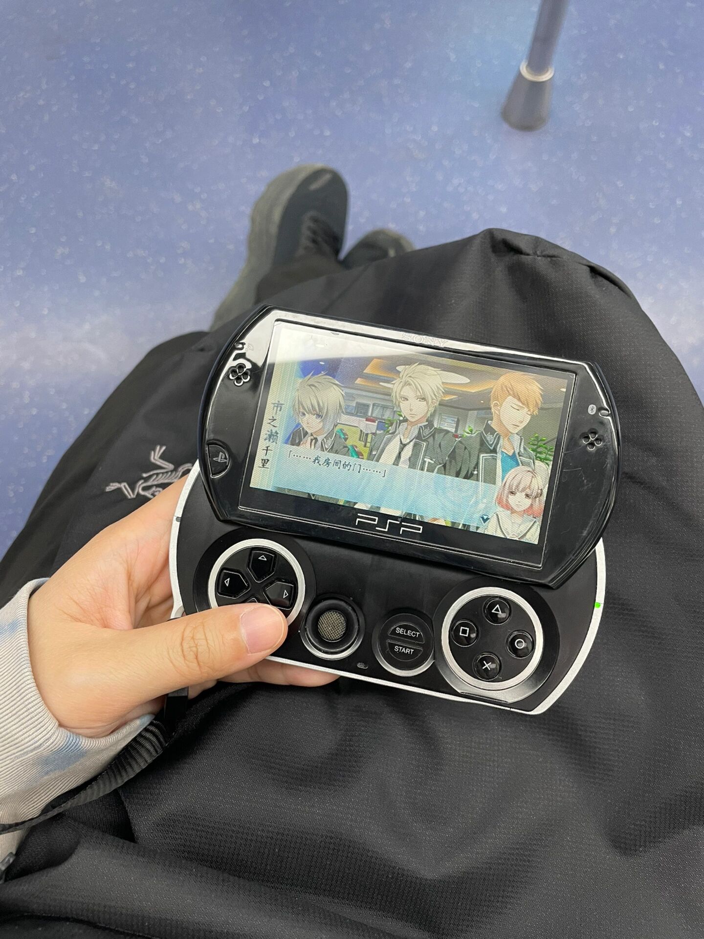 pspgo 通勤神器 乙游启动器    滑动开机开始游戏 需要暂停就滑下来