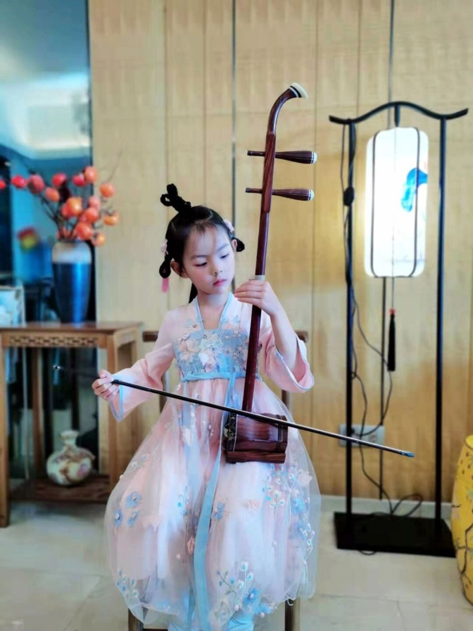 传承国乐从小培养 #二胡# #广州# 六岁不到的小朋友练童子功[微笑]