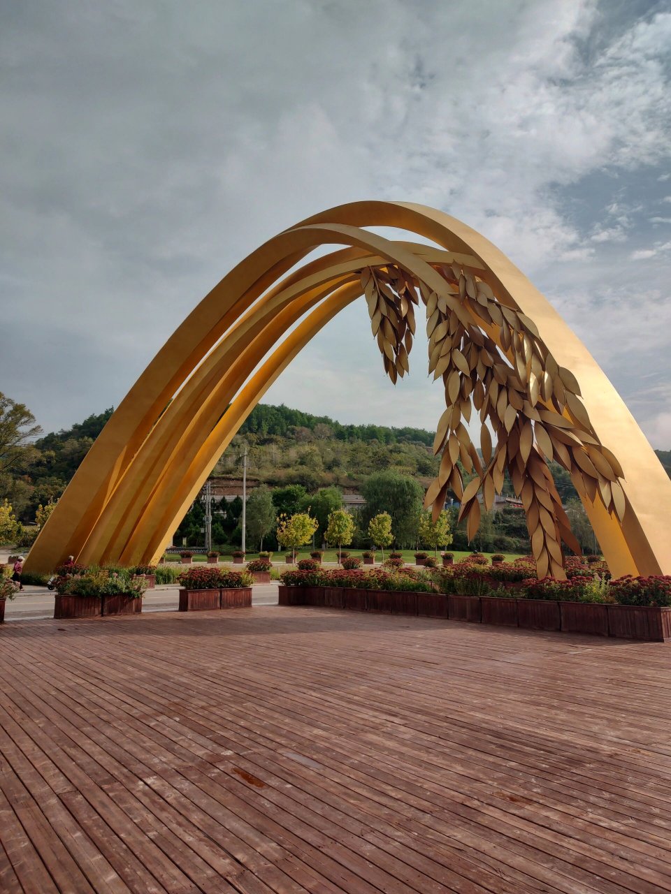 经过党徽广场没停,直接到南泥湾大生产纪念馆,里面内容丰富可以多