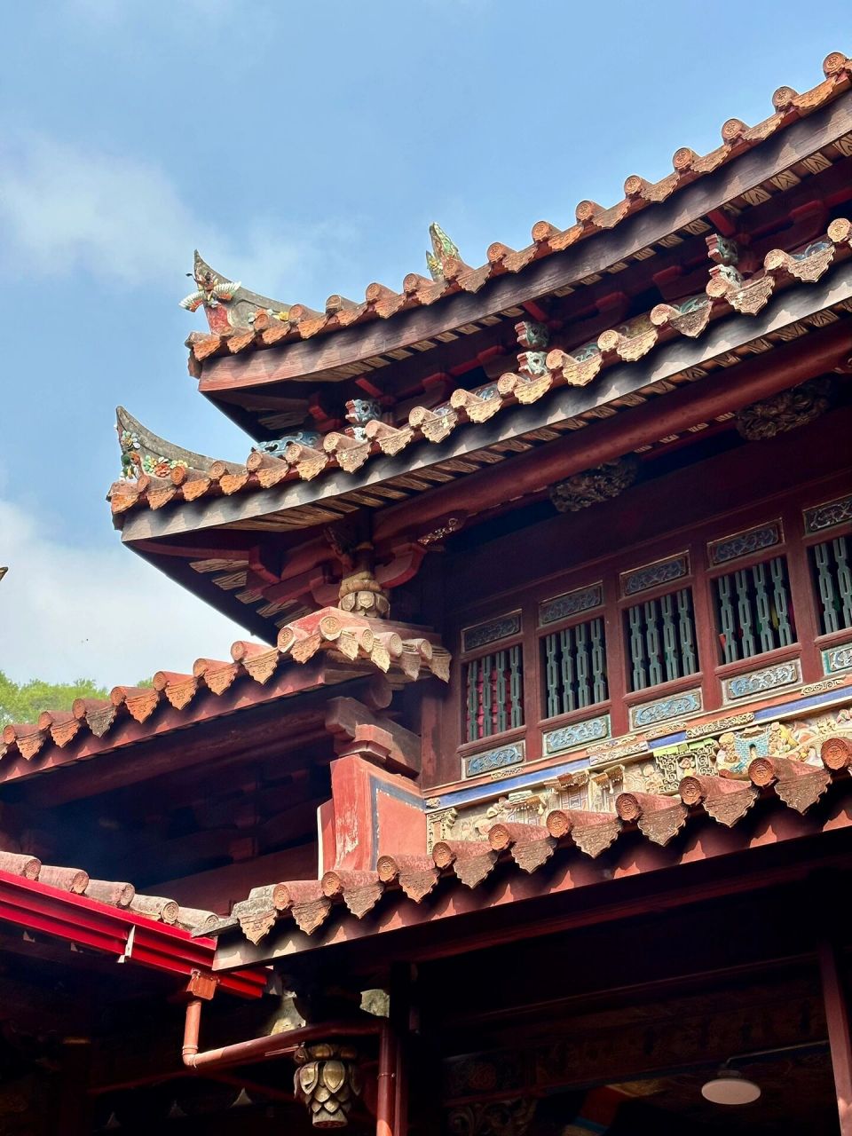 海沧青礁慈济宫 青礁慈济宫,又称东宫,位于厦门海沧镇青礁村文圃山脉