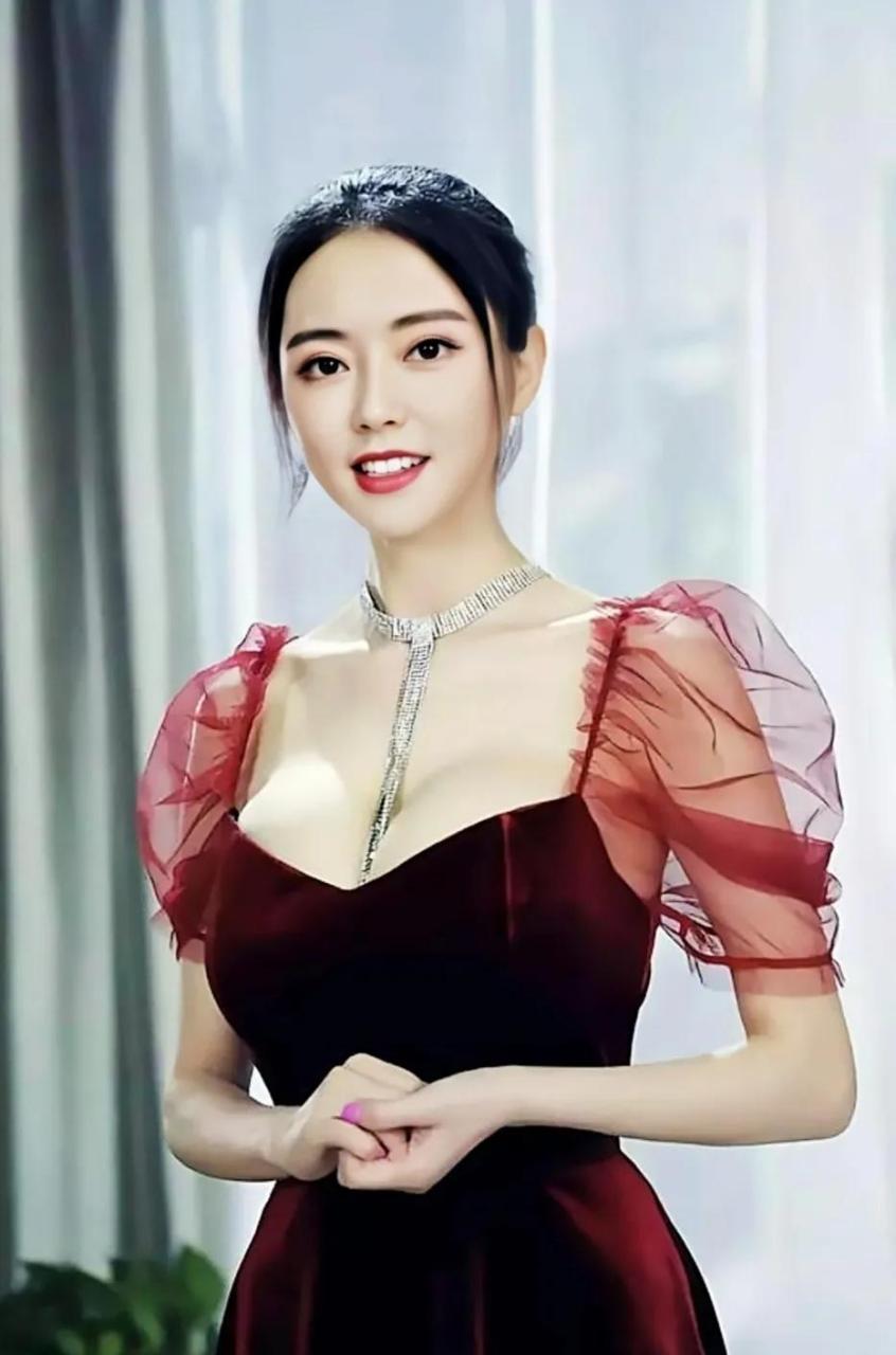 性感女神:潘春春