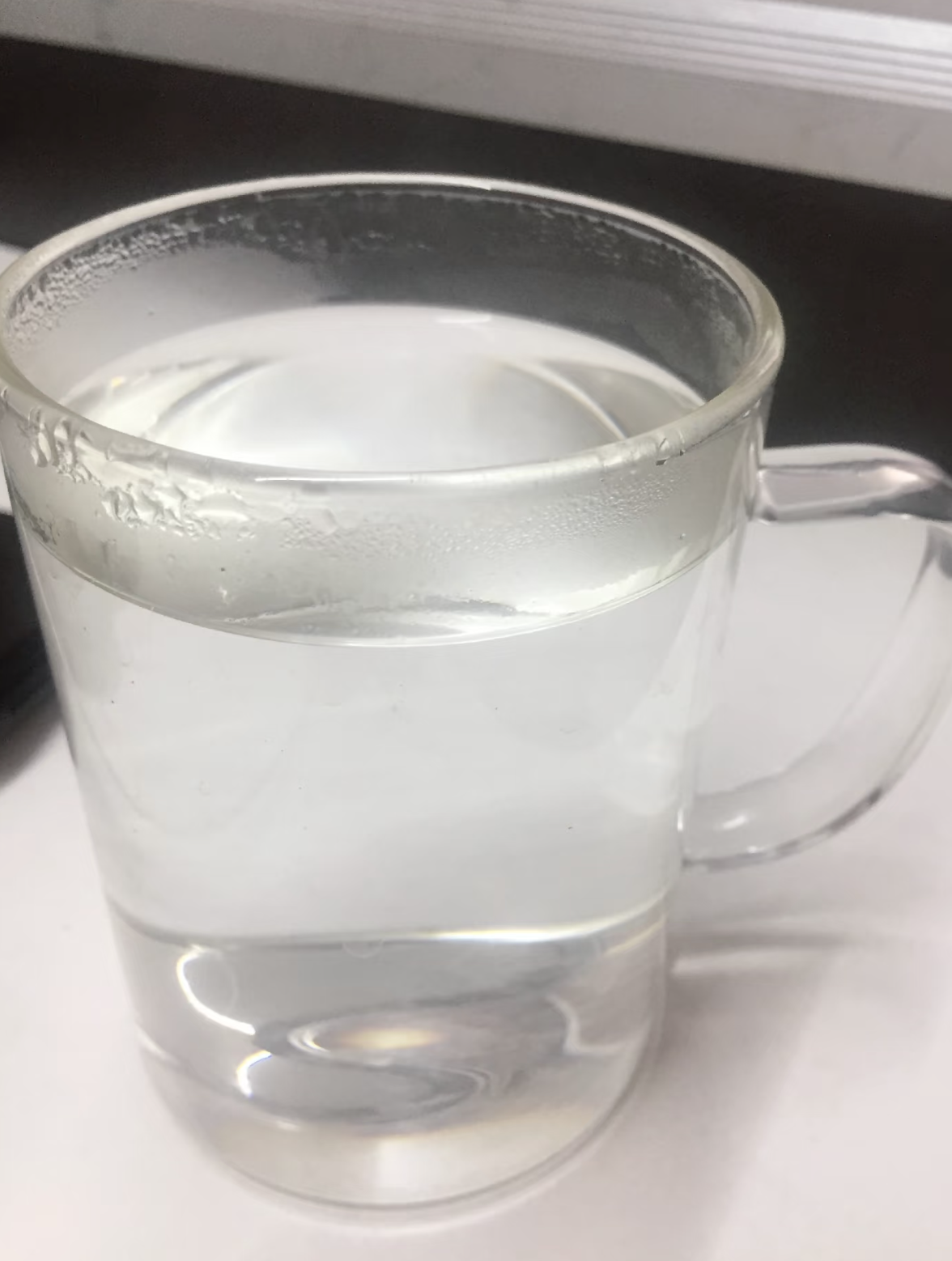 酒后喝凉水可能会引起恶心,呕吐,腹痛,腹胀这些胃肠道症状